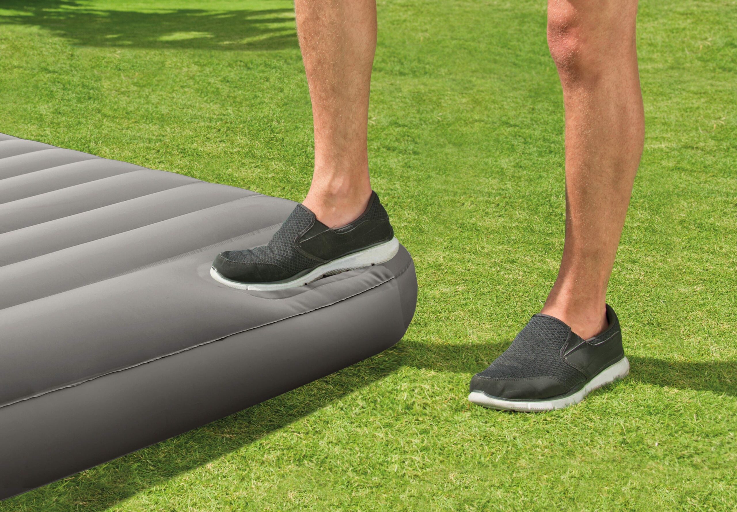 JR. Twin Classic Airbed With Built in Pump 3