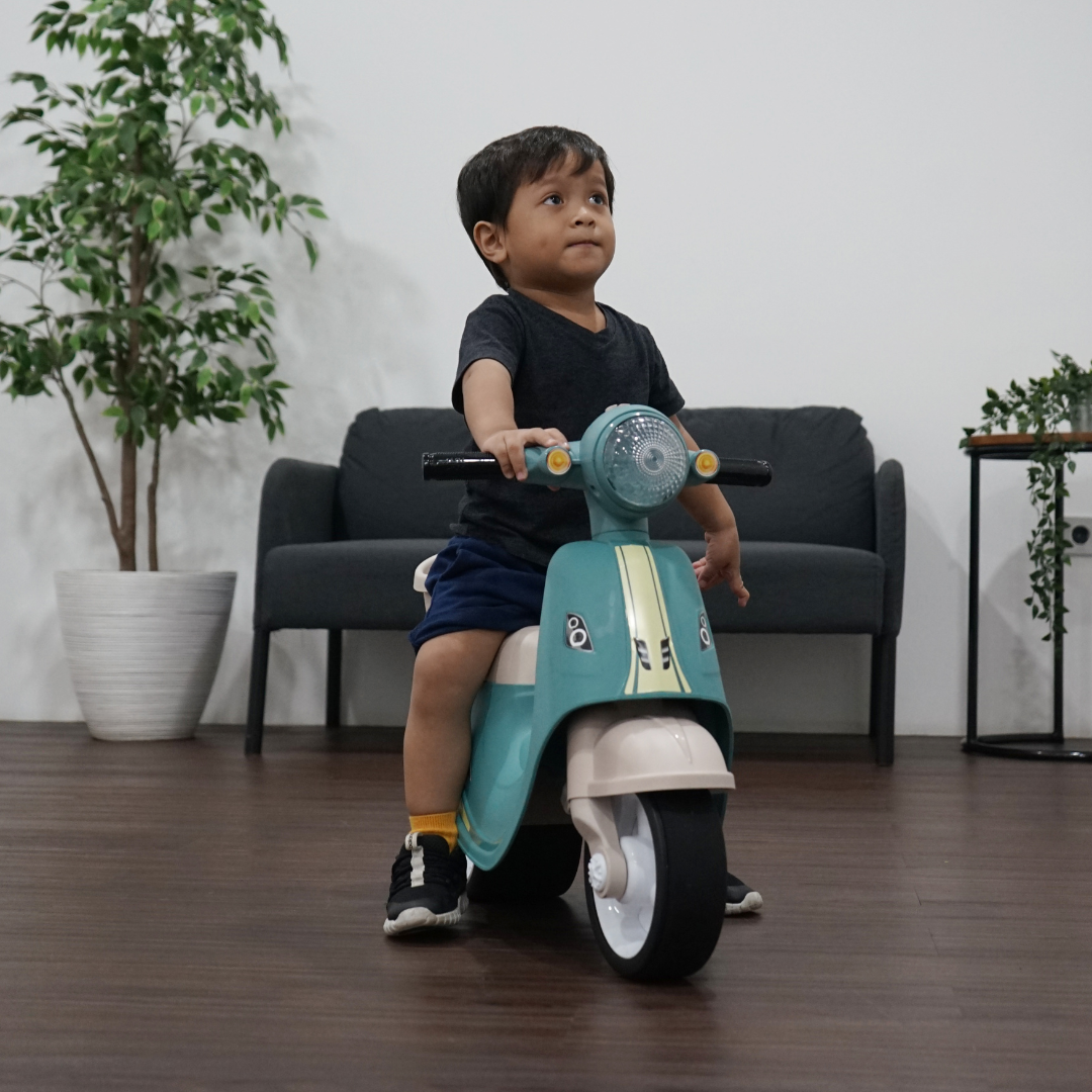 Volta Foot To Floor Balance Push Scooter Green 3+ SHP636 5
