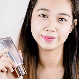 Brightening Sunscreen | SPF 50+ | PA+++ | No White Cast | Nourishing 6