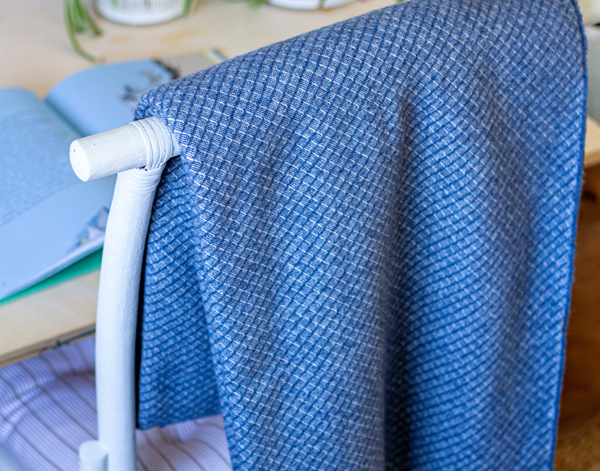 Chiswick Throw - Merino Wool/Cashmere - Navy 3