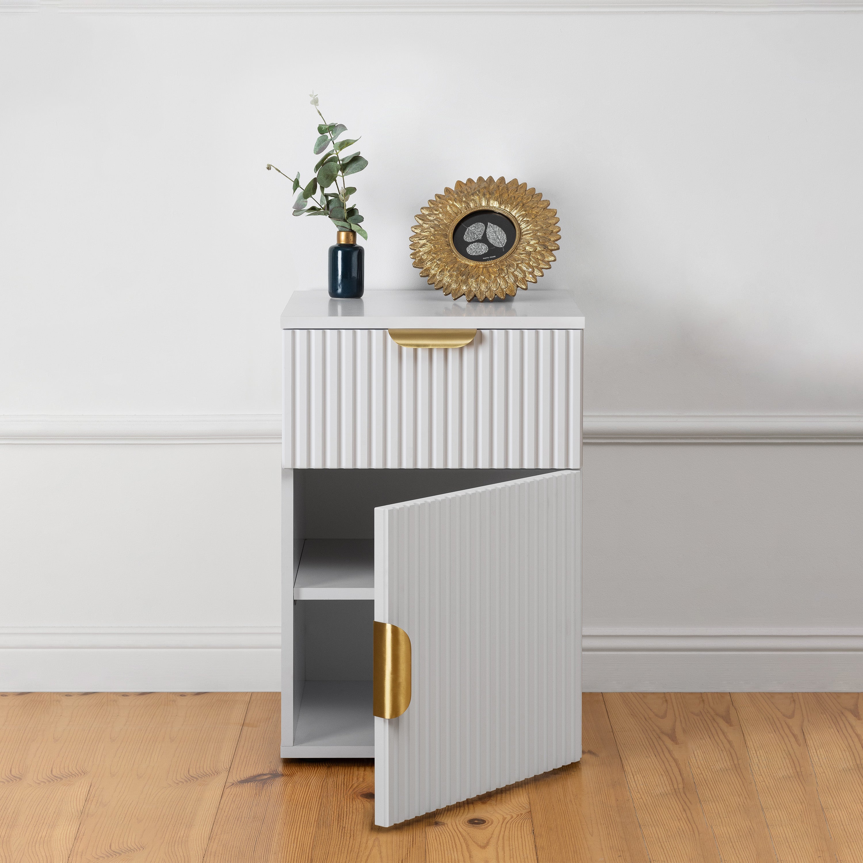 PORTO BEDSIDE TABLE - WHITE - FLUTED - PULL BRASS 3