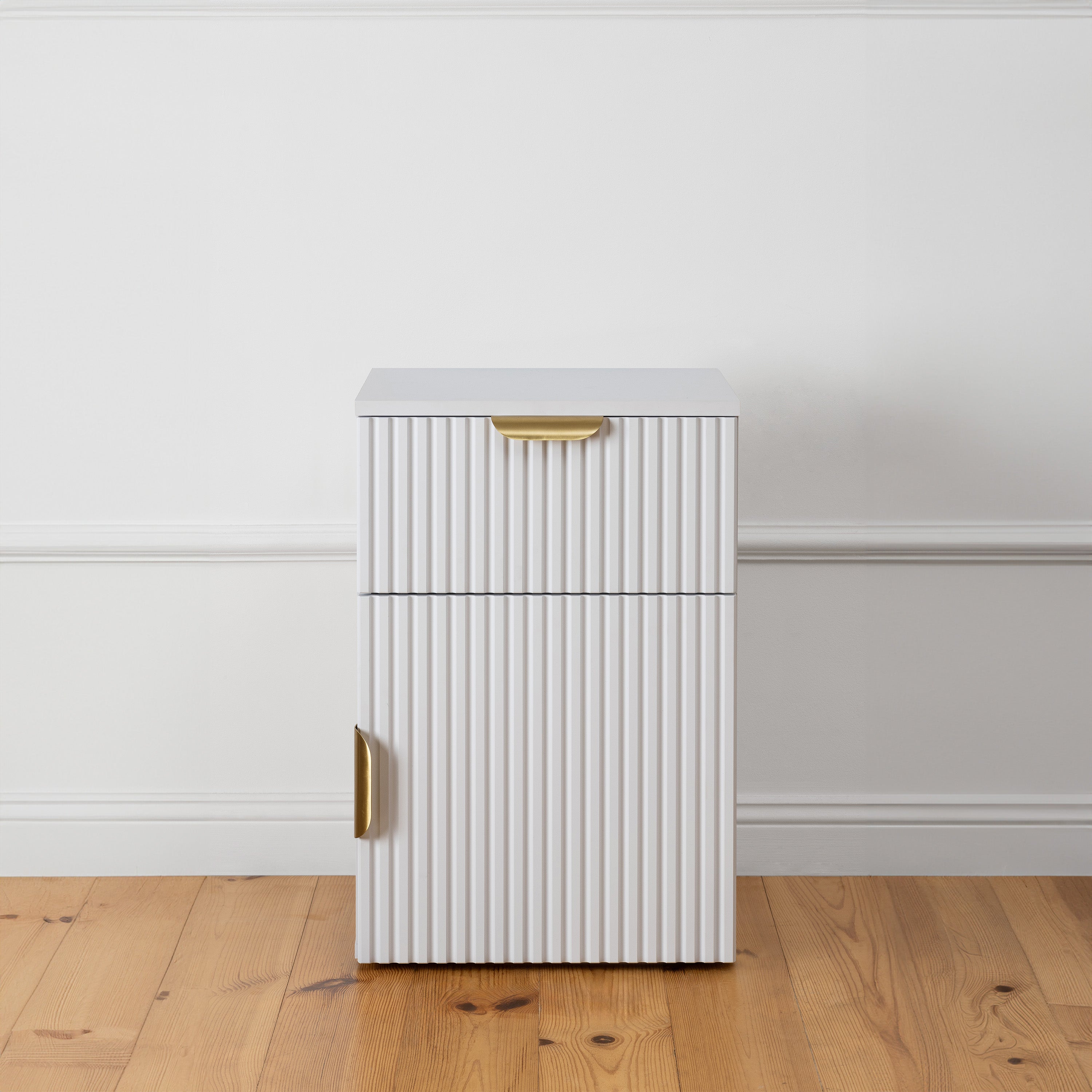 PORTO BEDSIDE TABLE - WHITE - FLUTED - PULL BRASS 4