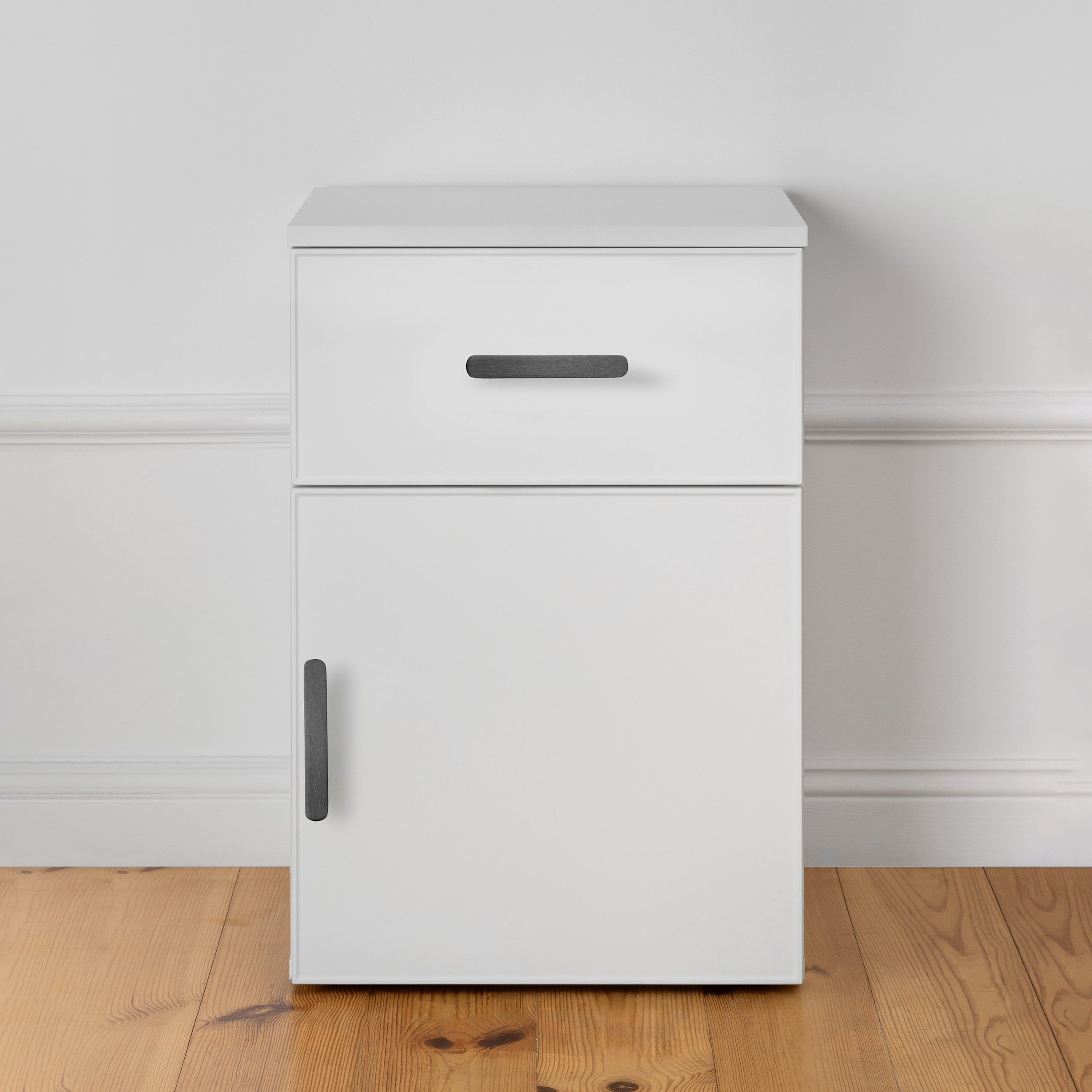 PORTO BEDSIDE TABLE - WHITE - SLIM - OVAL BLACK 4