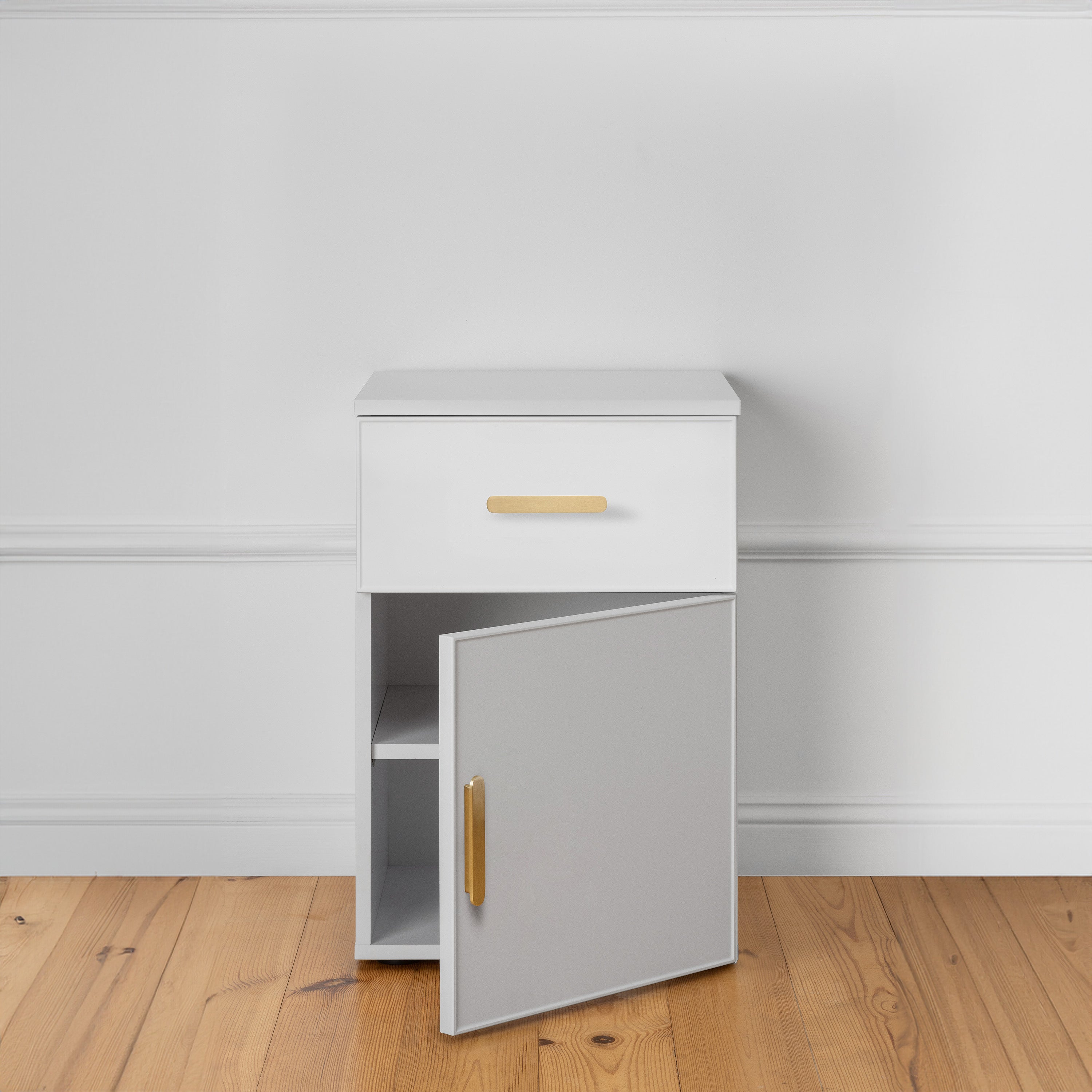 PORTO BEDSIDE TABLE - WHITE - SLIM - OVAL BRASS 3