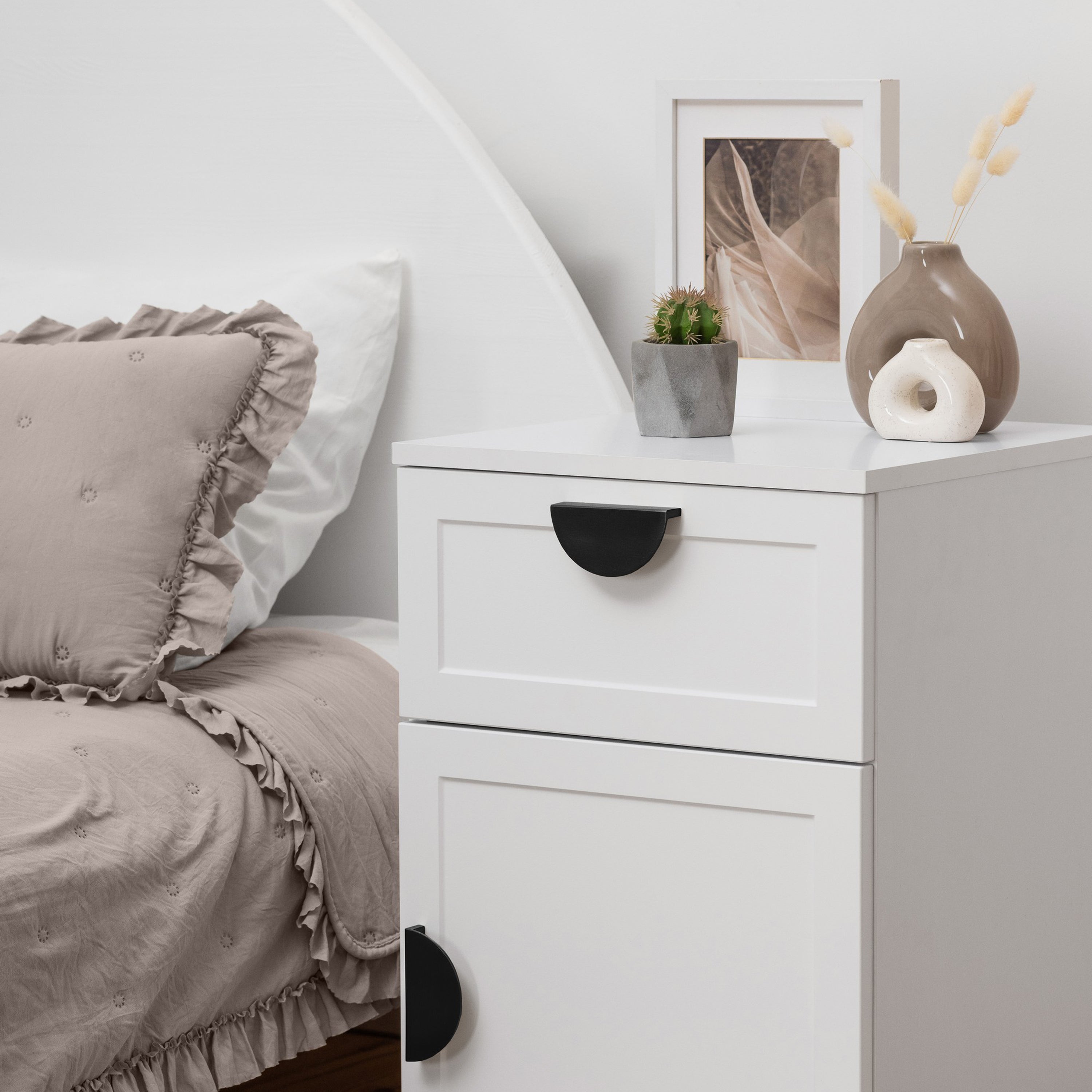 PORTO BEDSIDE TABLE - WHITE - HAMPTONS - HALF MOON BLACK 3