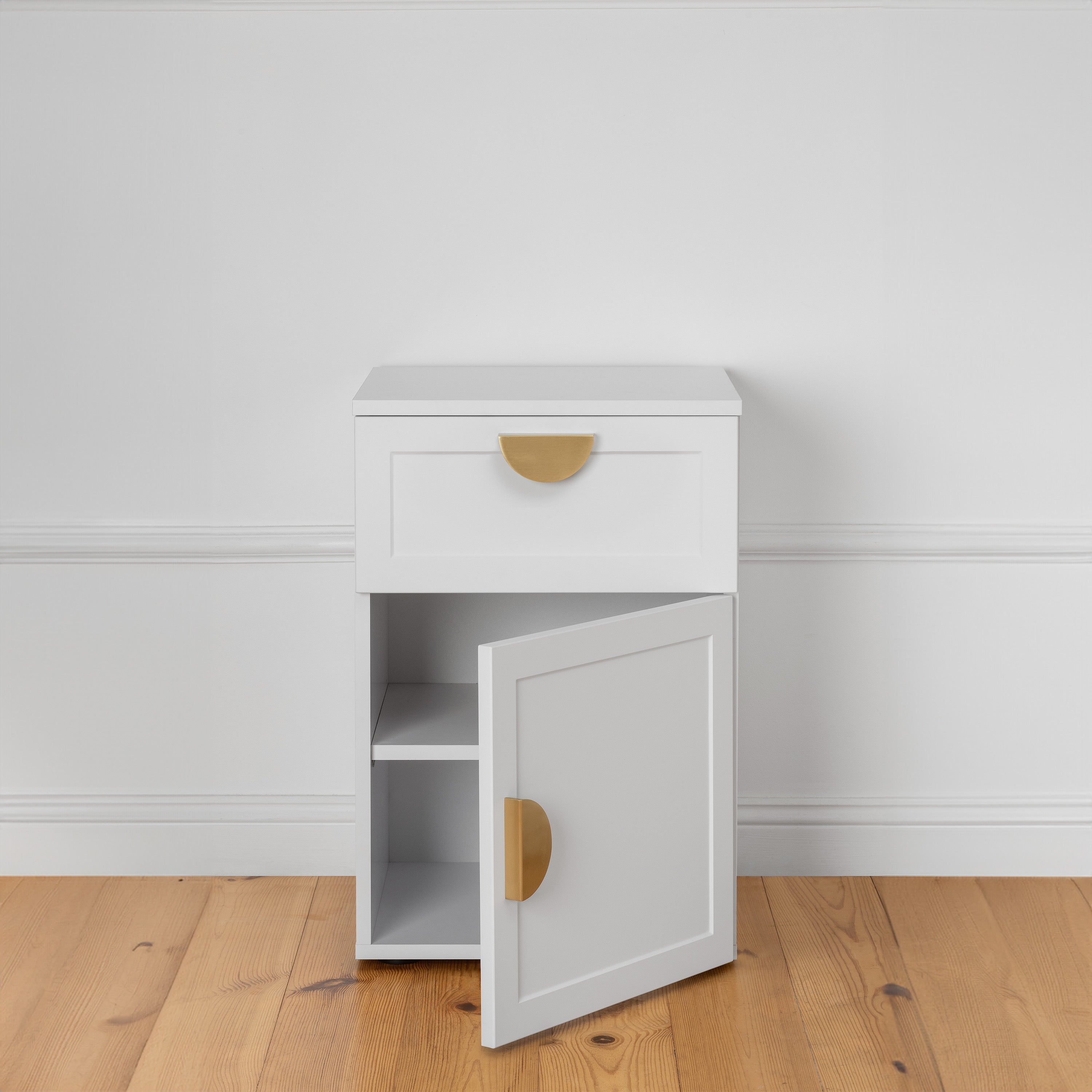 PORTO BEDSIDE TABLE - WHITE - HAMPTONS - HALF MOON BRASS 3