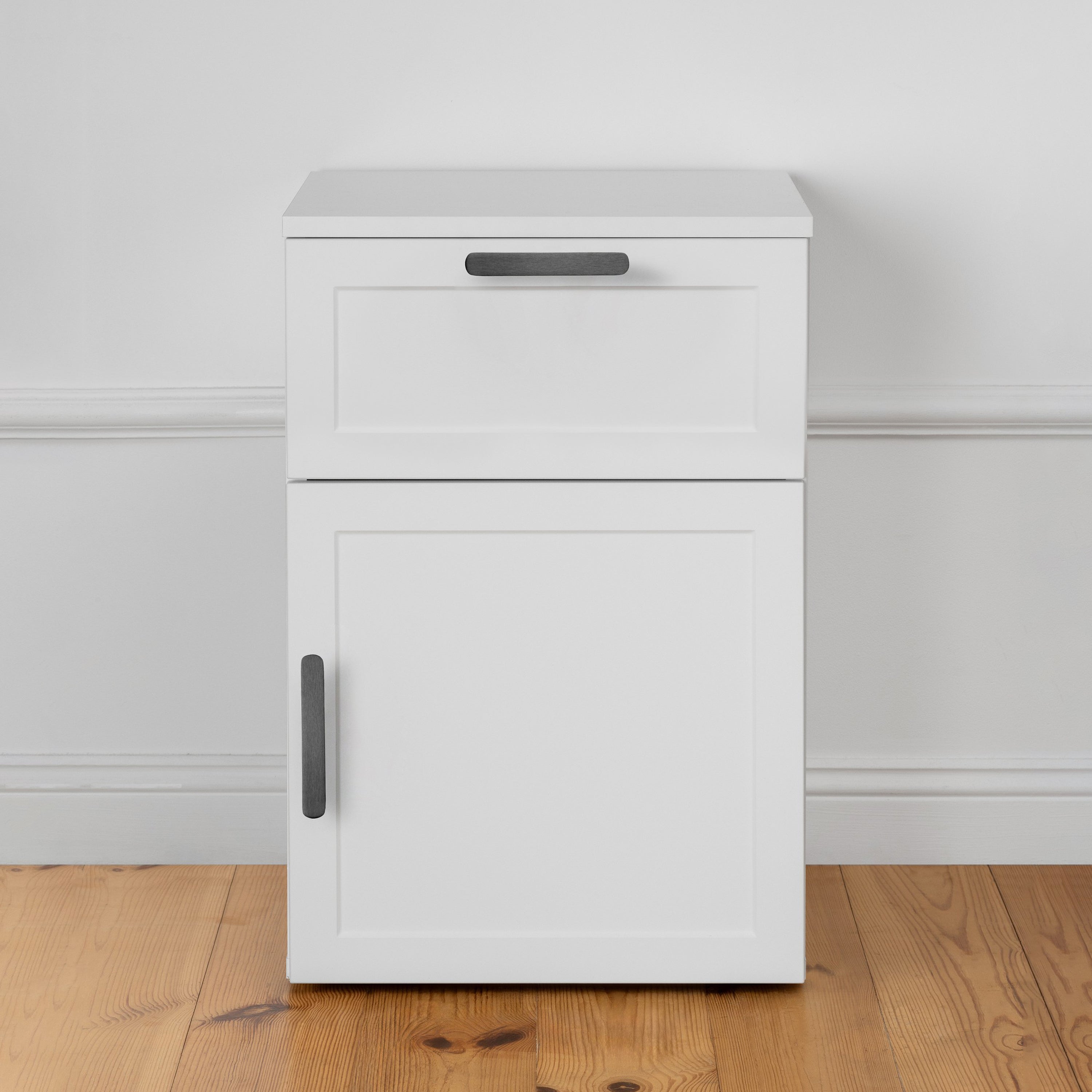 PORTO BEDSIDE TABLE - WHITE - HAMPTONS - OVAL BLACK 3