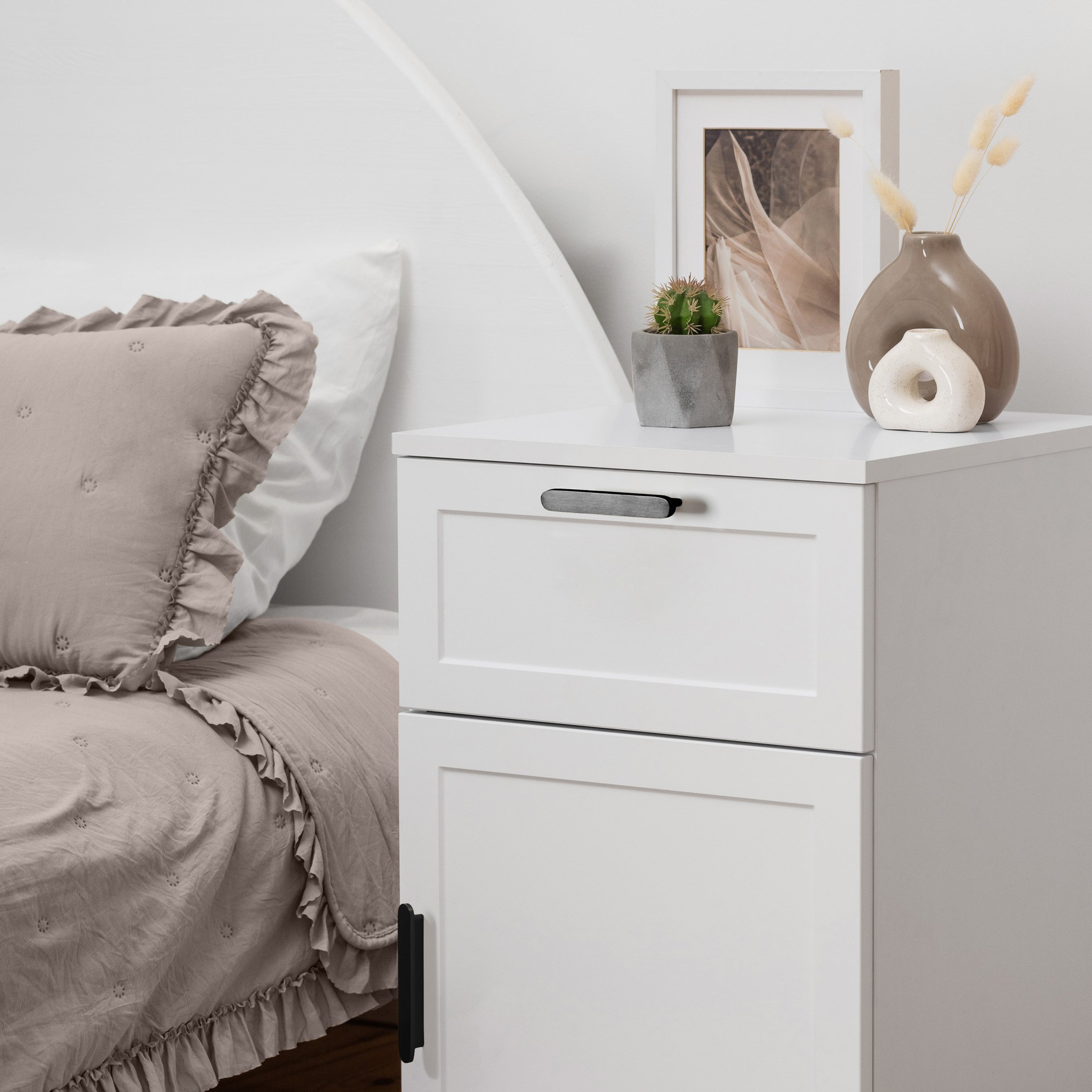 PORTO BEDSIDE TABLE - WHITE - HAMPTONS - OVAL BLACK 4