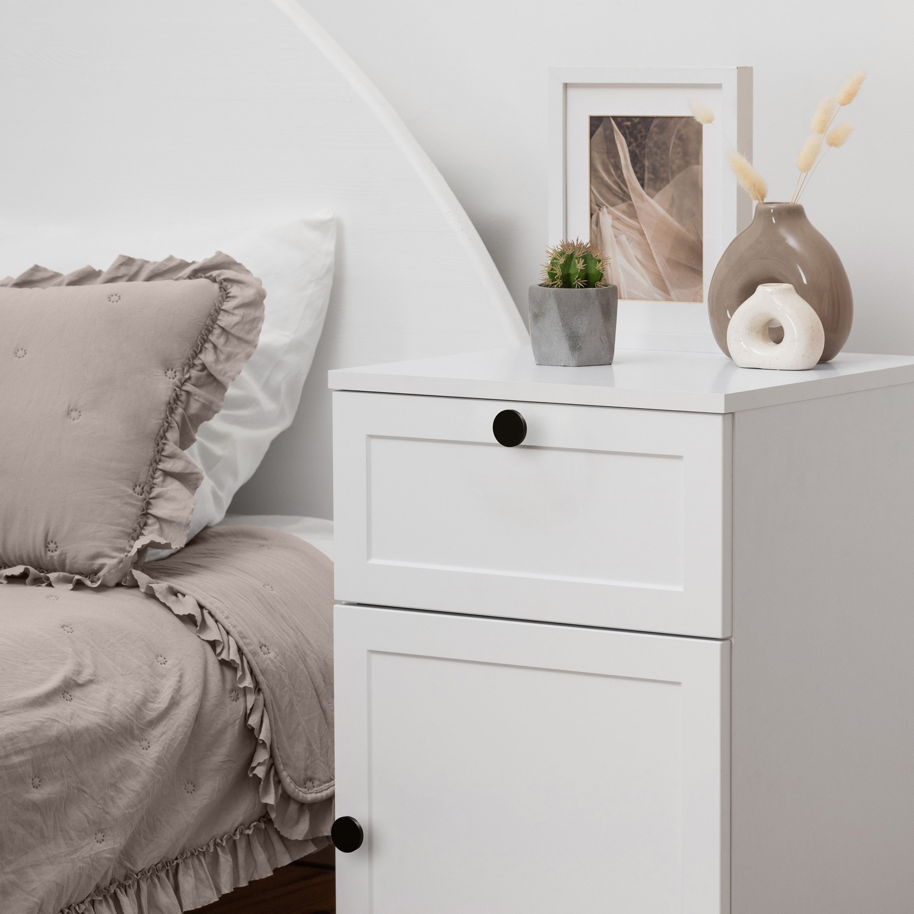 PORTO BEDSIDE TABLE - WHITE - HAMPTONS - ROUND BLACK 3