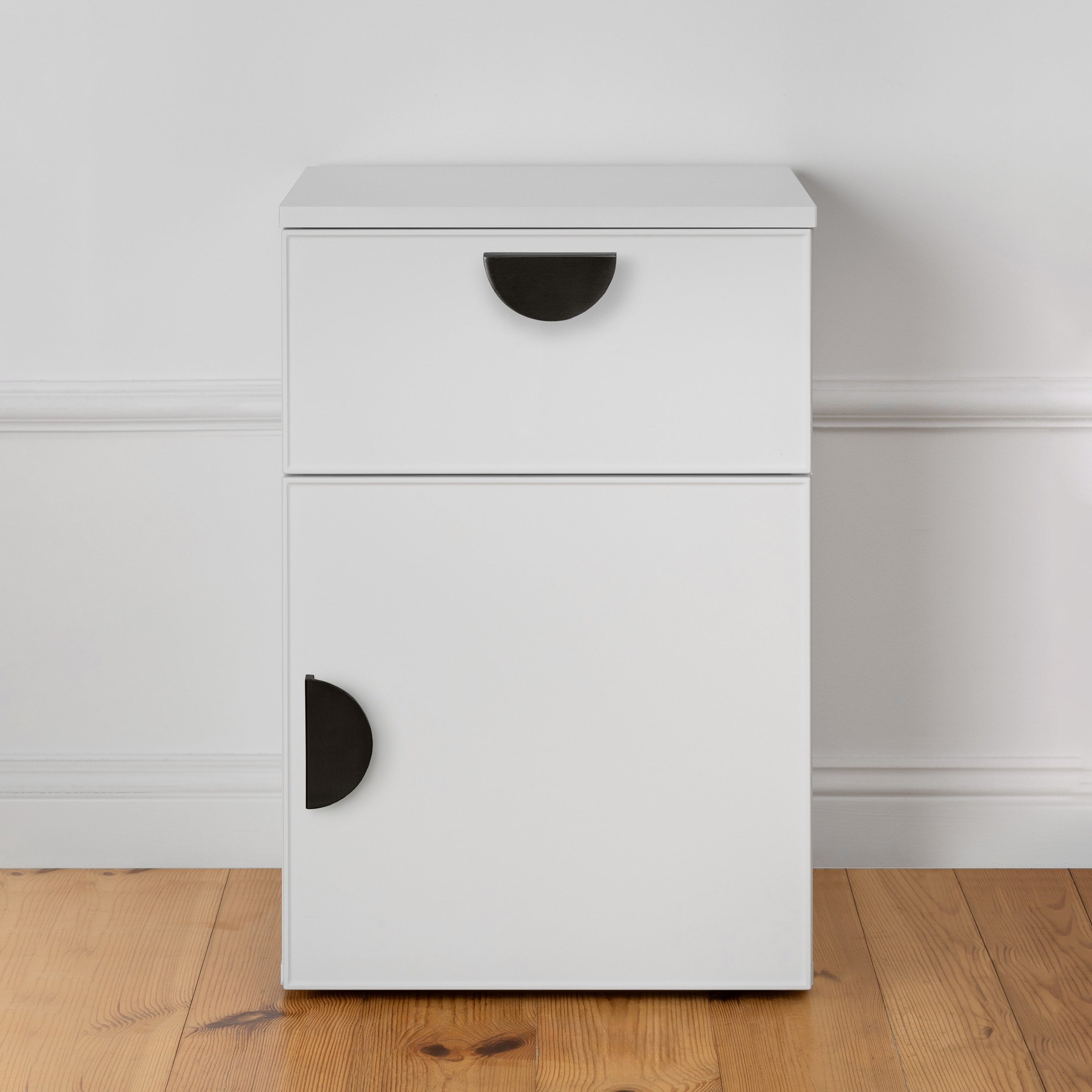PORTO BEDSIDE TABLE - WHITE - SLIM - HALF MOON BLACK 4