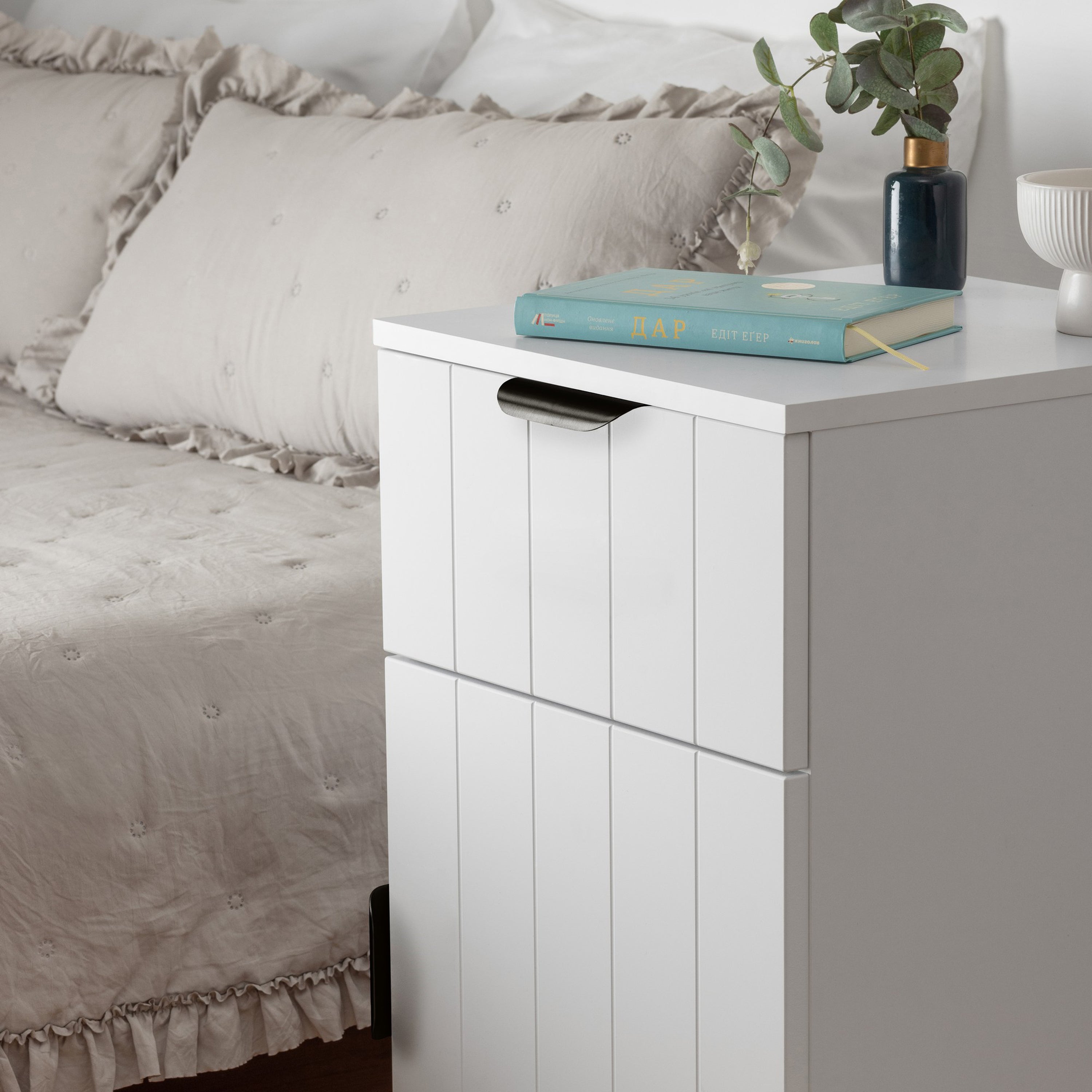 PORTO BEDSIDE TABLE - WHITE - VJ PANEL - PULL BLACK