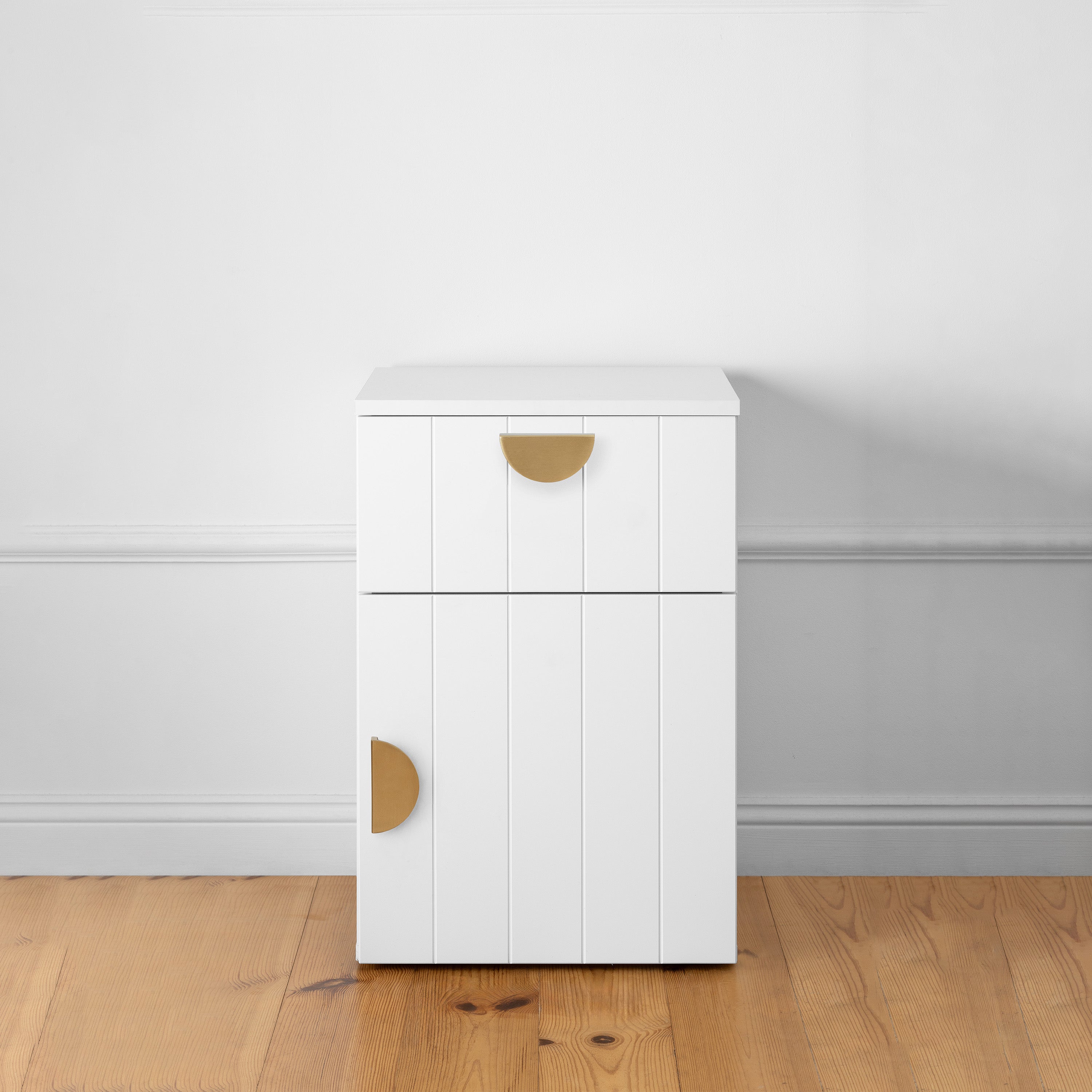 PORTO BEDSIDE TABLE - WHITE - VJ PANEL - HALF MOON BRASS 3
