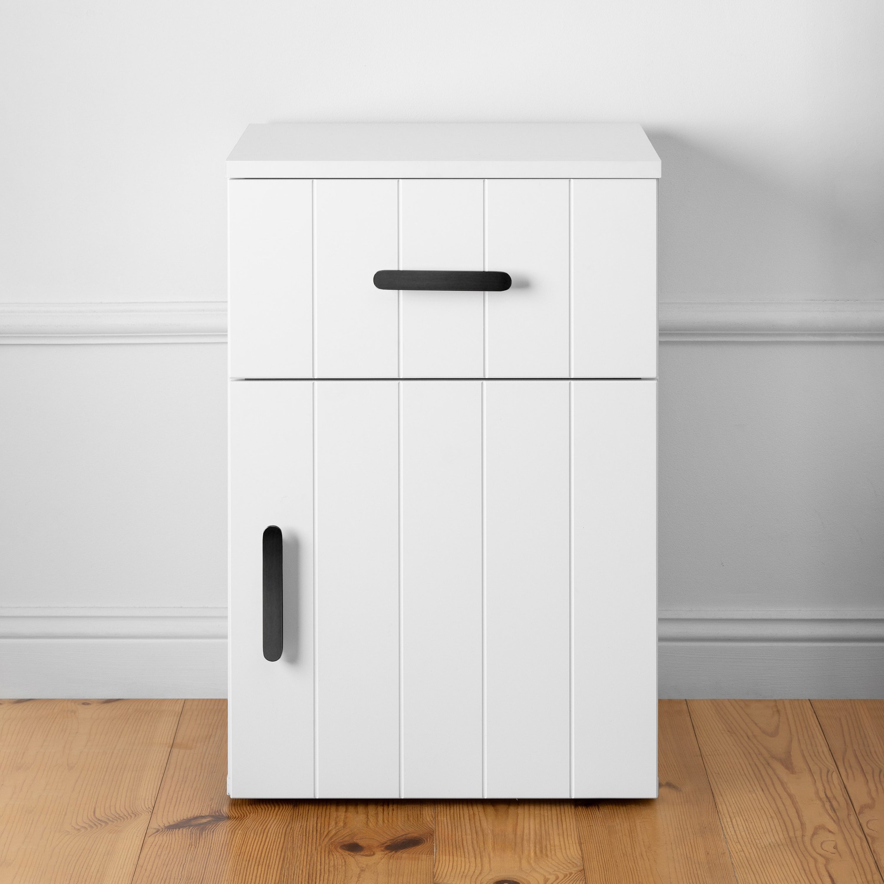 PORTO BEDSIDE TABLE - WHITE - VJ PANEL - OVAL BLACK 4