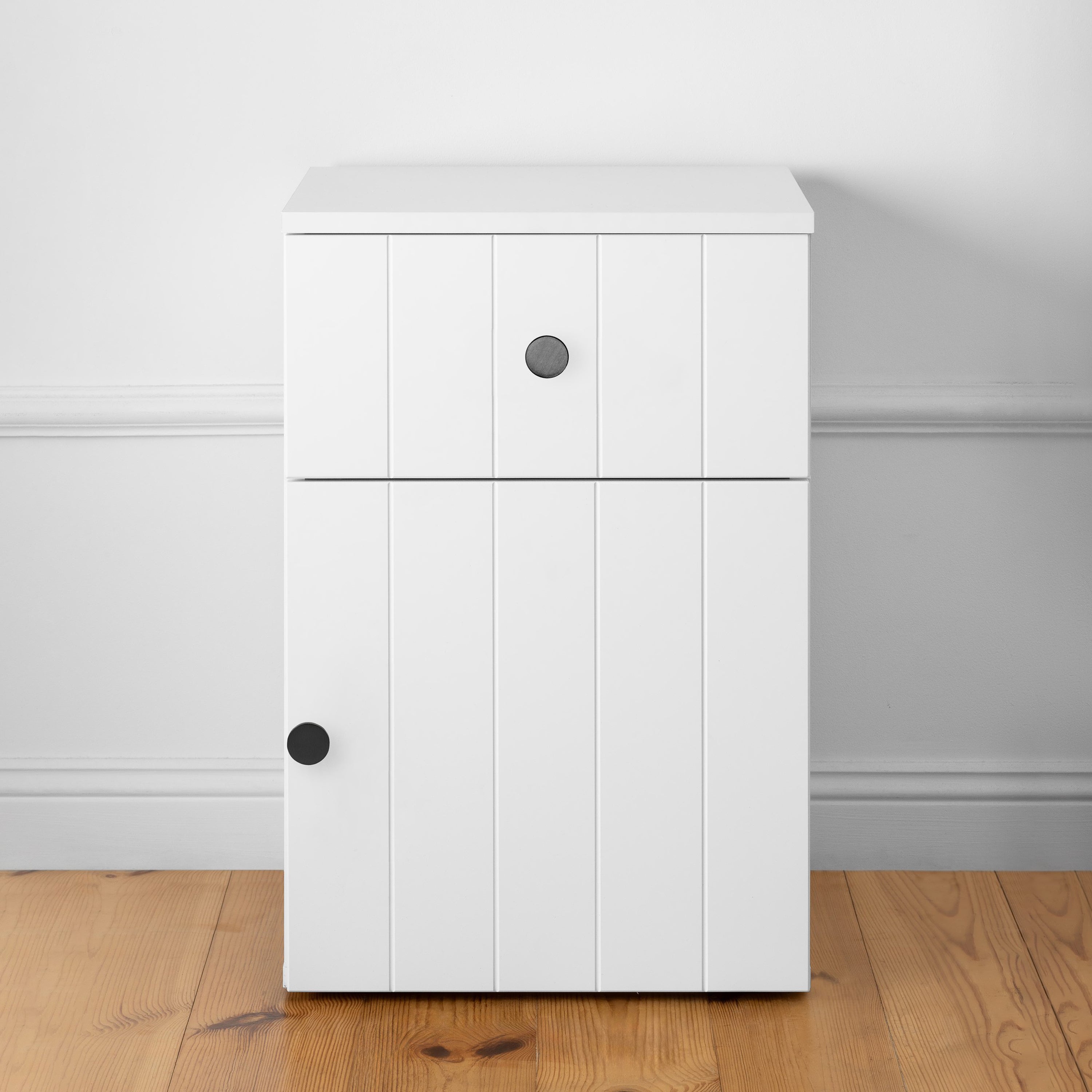 PORTO BEDSIDE TABLE - WHITE - VJ PANEL - ROUND BLACK 4