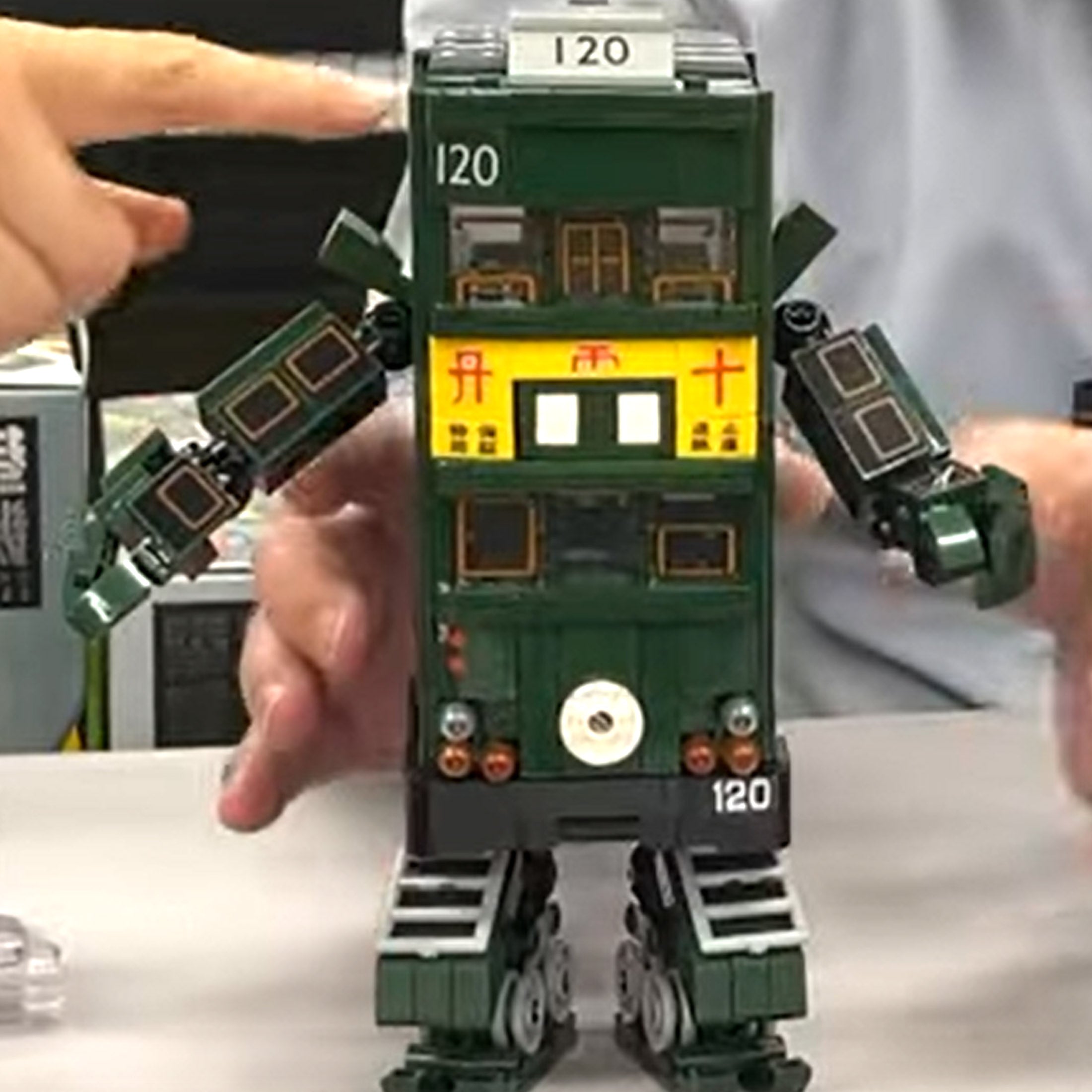 Kalos Hong Kong Machines Tram Robot Building Block Toy 699pcs 14+ 4