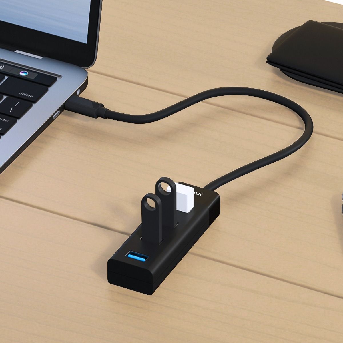mbeat USB-C to 4-Port 3.0 Hub - Black 4