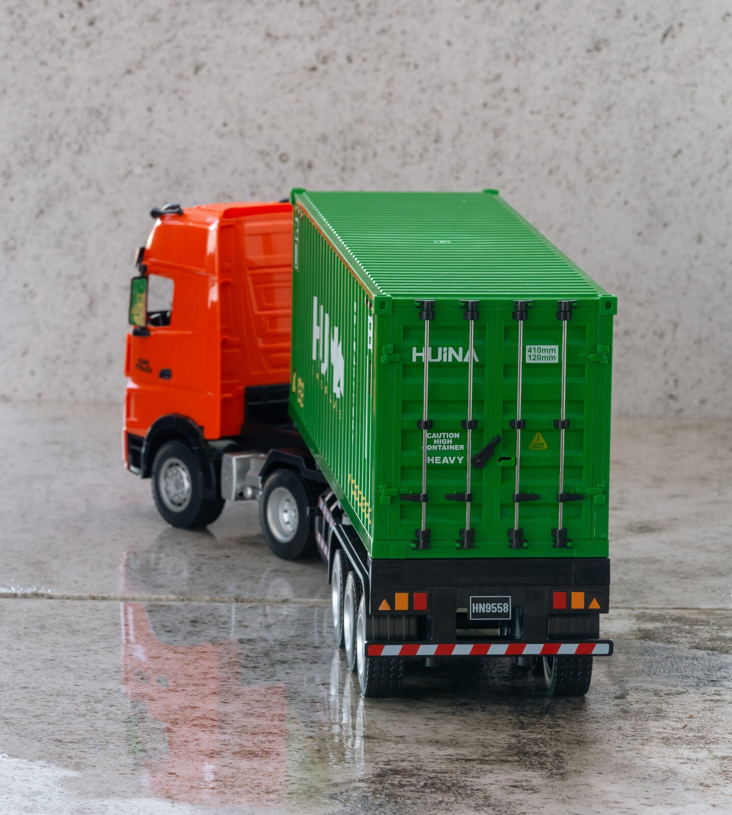 1:18 Scale 9-Channel Alloy Remote Control Container Truck with Lights & Sound for Indoor Play 8
