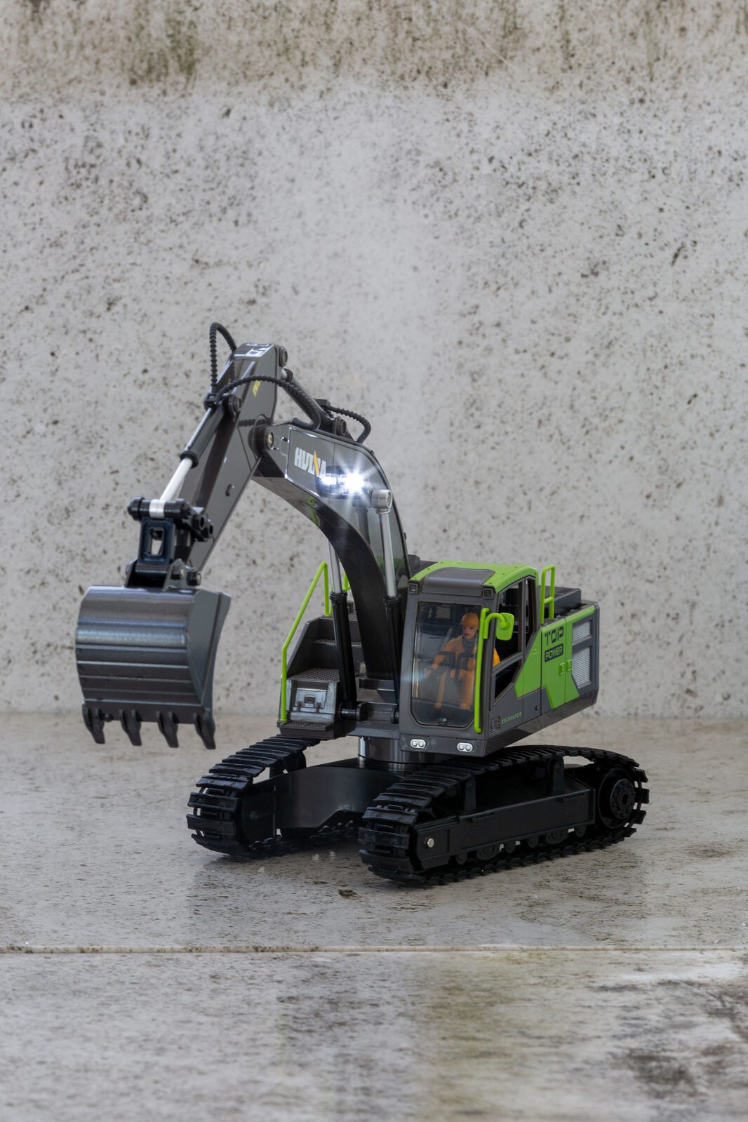 1:18 Scale 13-Channel Alloy Remote Control Excavator Construction Vehicle with Lights, Sound and Steam 6