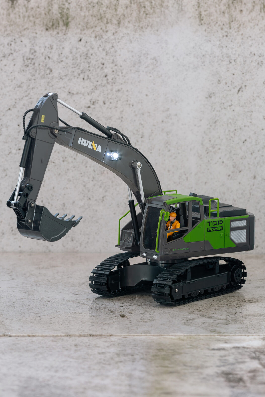 1:18 Scale 13-Channel Alloy Remote Control Excavator Construction Vehicle with Lights, Sound and Steam 7