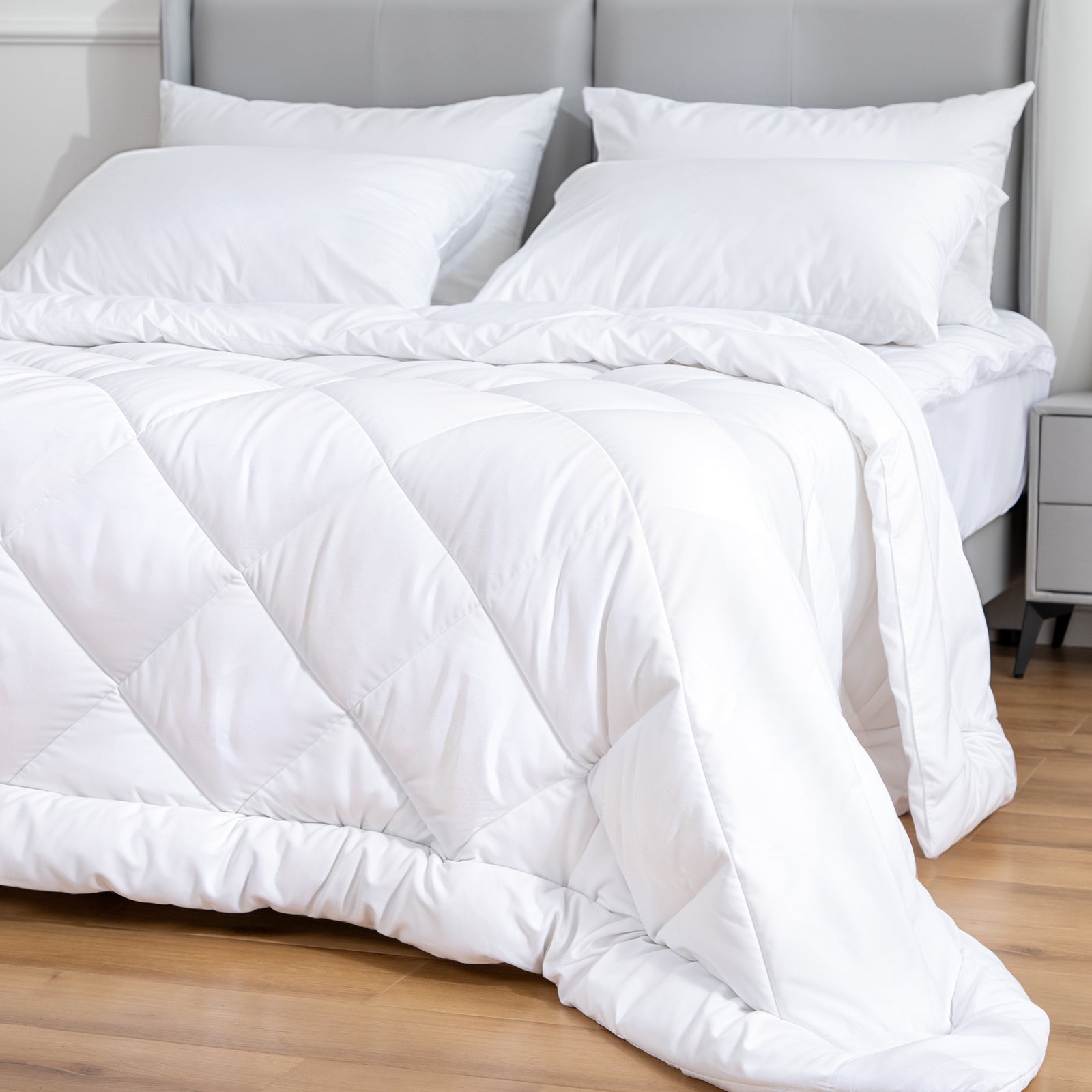 Microfiber/Bamboo Blend, Hypoallergenic & Antibacterial Quilt - Queen 6