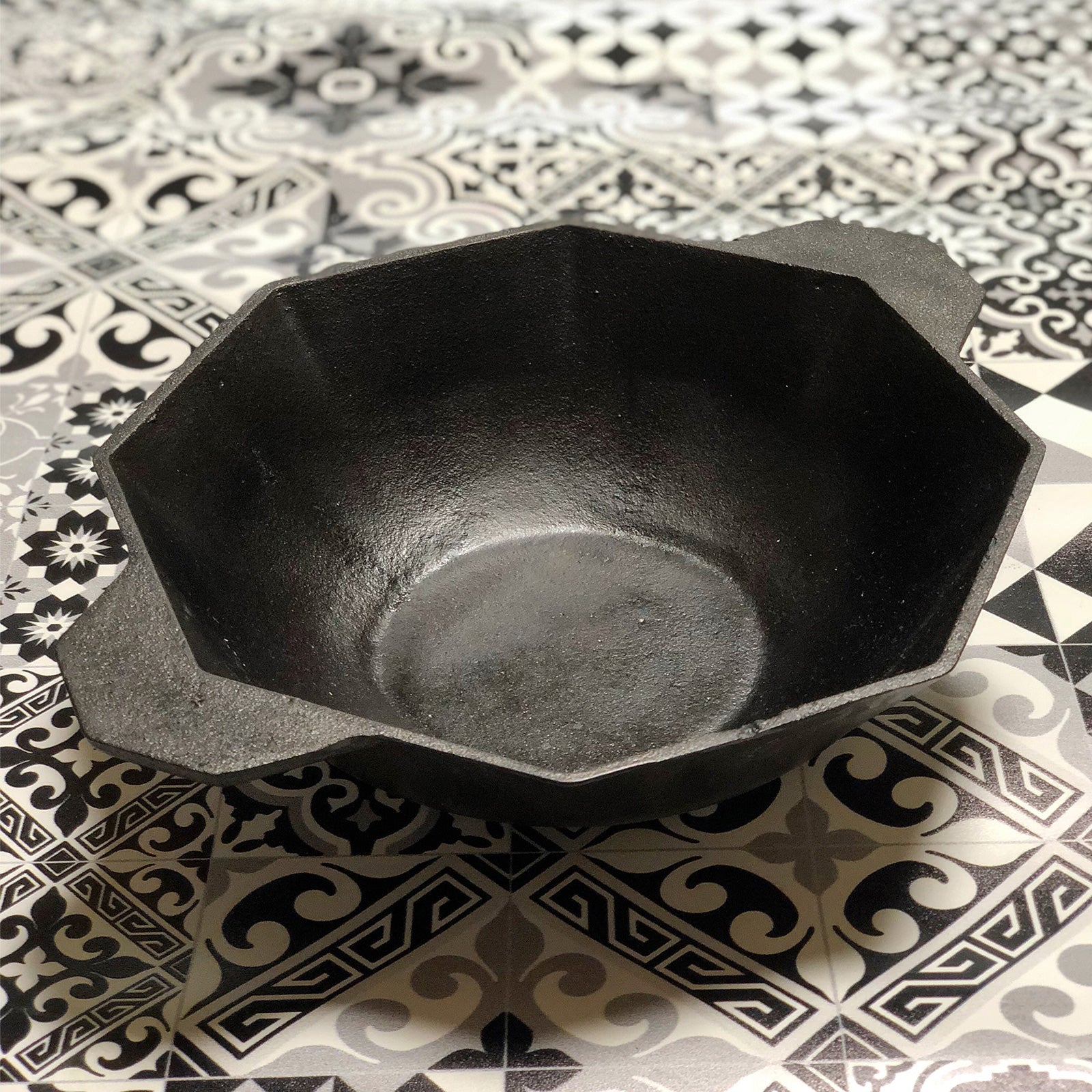 Cast-Iron Traditional Wok Pre-seasoned Non-Stick 28cm 3