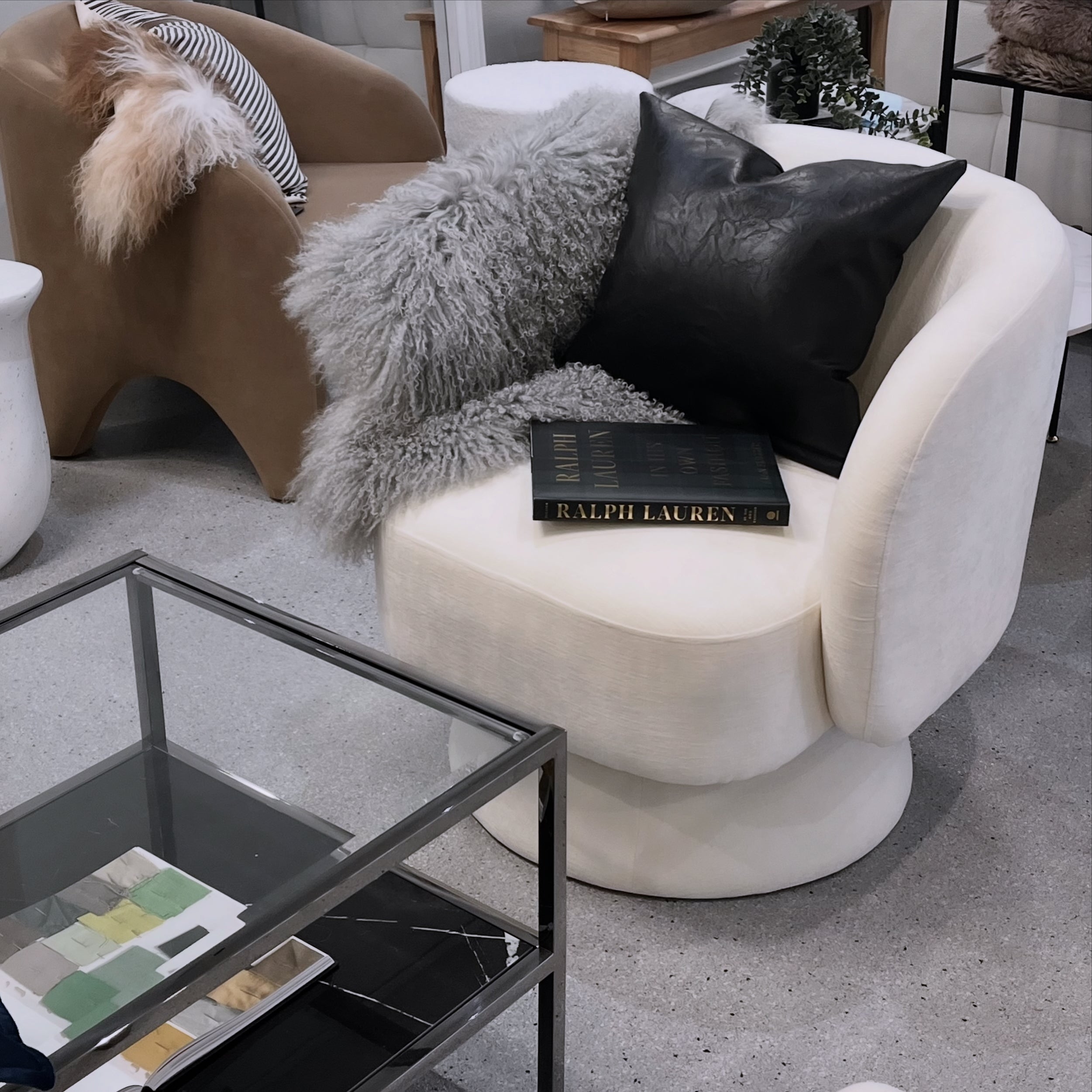 Interior Ave - Celine Swivel Armchair – Chenille Pearl White 3