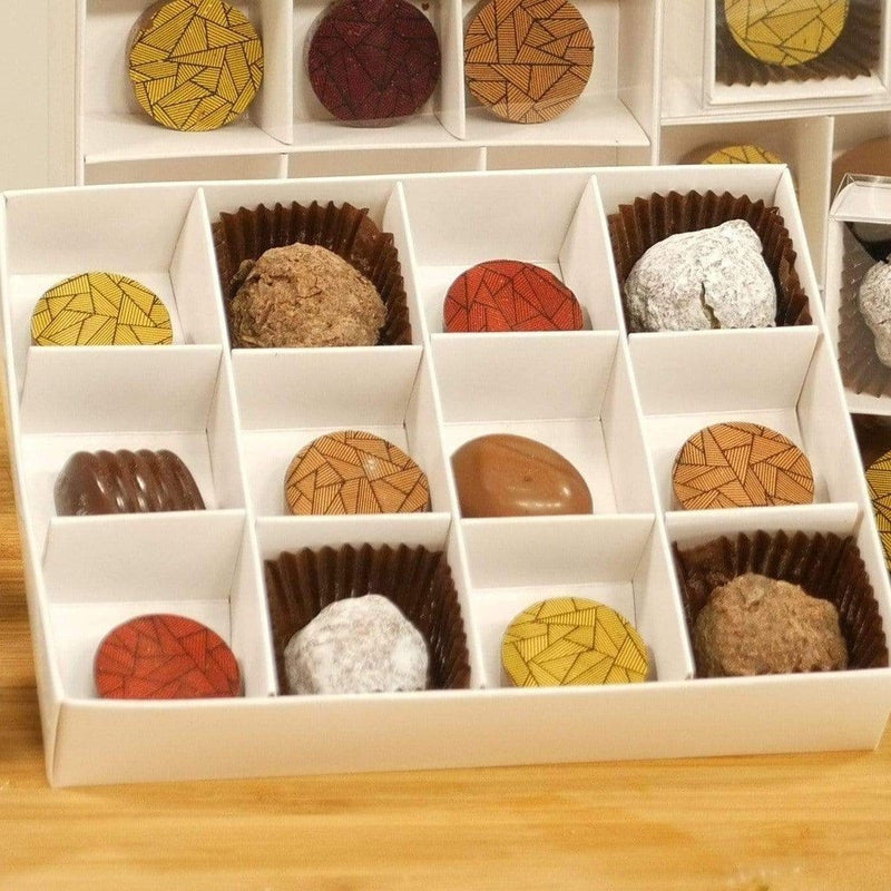 100 Pack of White Card Chocolate Sweet Soap Product Retail Gift Box - 12 bay 4x4x3cm Compartments  - Clear Slide On Lid - 16x12x3cm 4