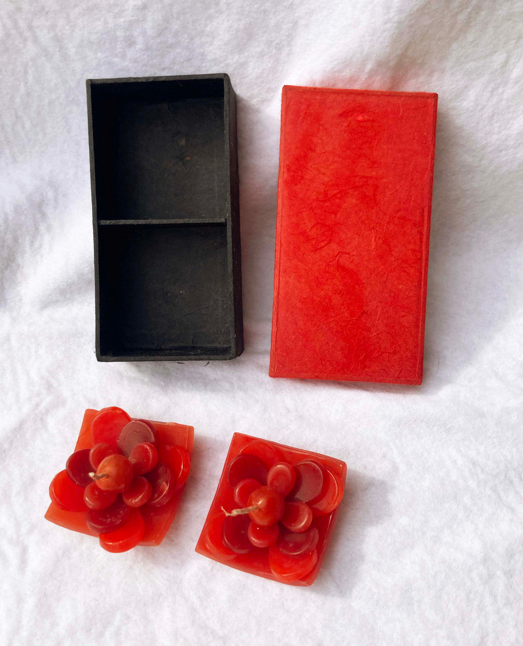 2 Red Lotus Floating Candles in Red Black Gift Box Set Birthday Xmas Valentine Mothers Day Gift Present 5