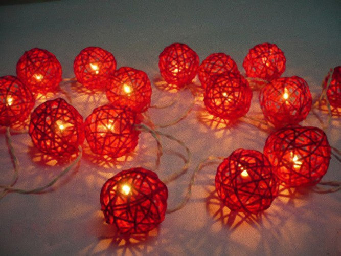 1 Set of Red 5cm Rattan Cane 50 Ball Battery Powered LONG 5m String Lights Christmas Gift Home Wedding Party Bedroom Decoration Table Centrepiece 4