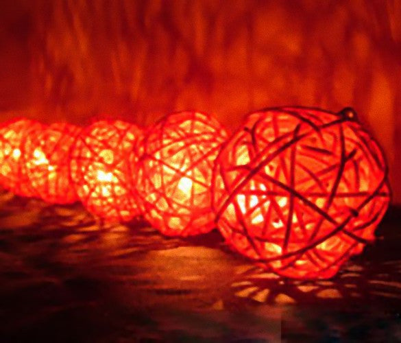 1 Set of Red 5cm Rattan Cane 50 Ball Battery Powered LONG 5m String Lights Christmas Gift Home Wedding Party Bedroom Decoration Table Centrepiece 5