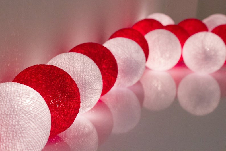 1 Set of 20 LED Red White 5cm Cotton Ball Battery String Lights Christmas Gift Home Wedding Party Bedroom Decoration Outdoor Indoor Table Centrepiece 3