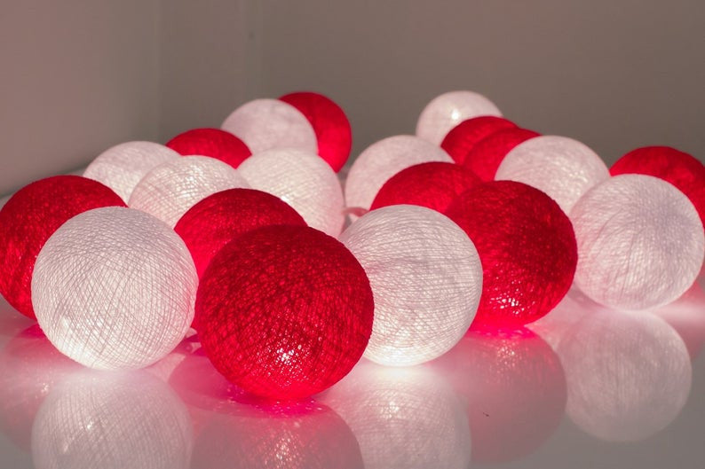 1 Set of 20 LED Red White 5cm Cotton Ball Battery String Lights Christmas Gift Home Wedding Party Bedroom Decoration Outdoor Indoor Table Centrepiece 4