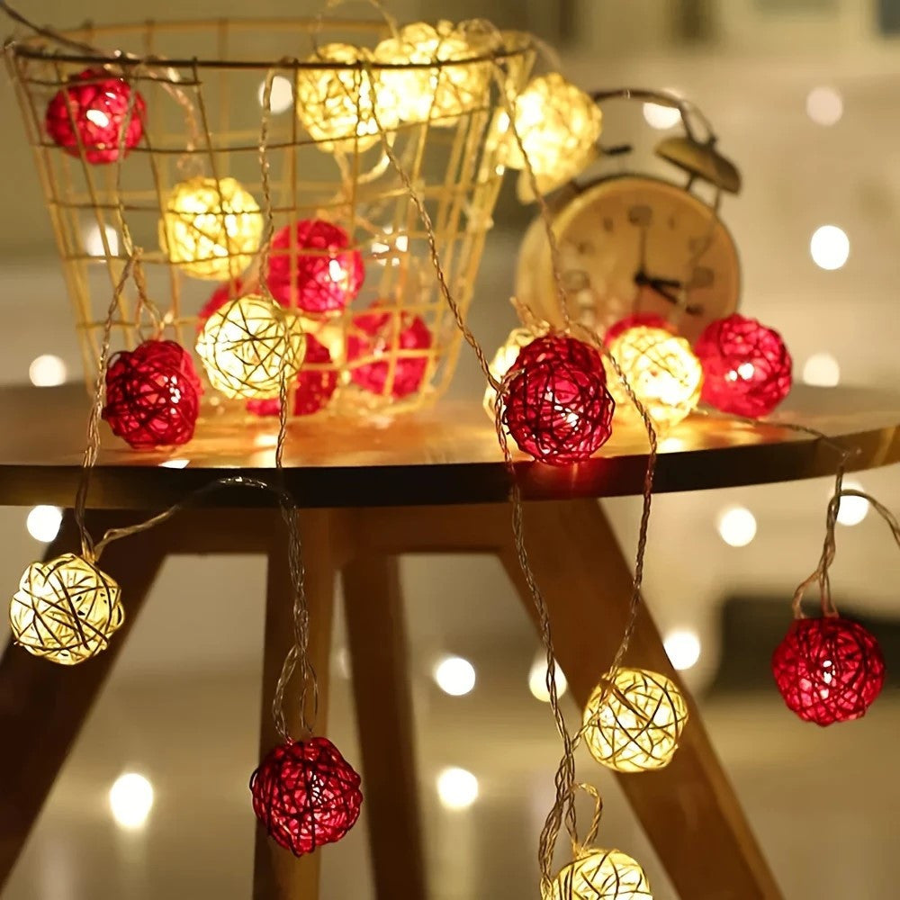1 Set of Red and White 5cm Rattan Cane 50 Ball Battery Powered LONG 5m String Lights Christmas Gift Home Wedding Party Bedroom Decoration Table Centrepiece 7