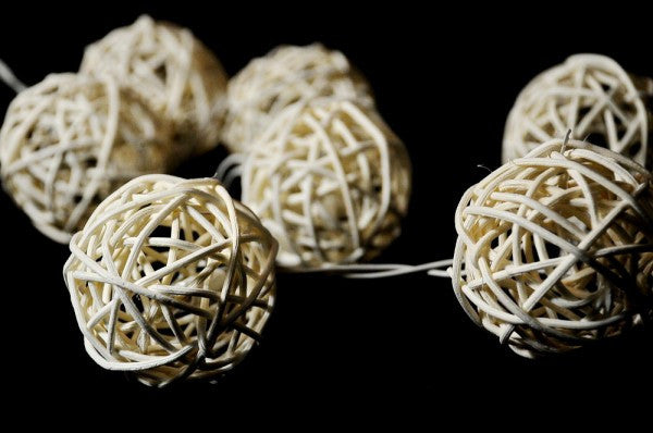 1 Set of 20 LED Cream White 5cm Rattan Cane Ball Battery Powered String Lights Christmas Gift Home Wedding Party Bedroom Decoration Table Centrepiece 4
