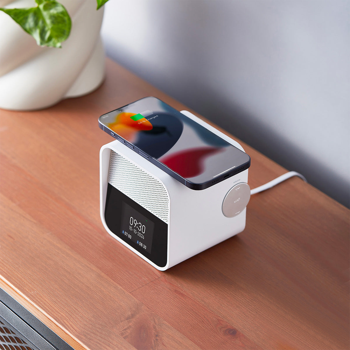 Lexon Oslo Dab & Fm Alarm Clock Radio / Bluetooth Speaker / Wireless Charger - White 3