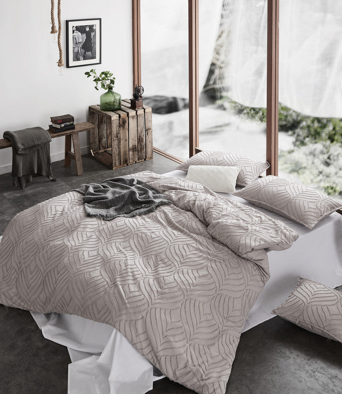 100% Premium Tufted Microfibre Quilt Cover Set - Ultra-Soft, Durable Embroidery Bedding Comforter Set - Machine Washable & Zipper Closure - Beige - Single 4