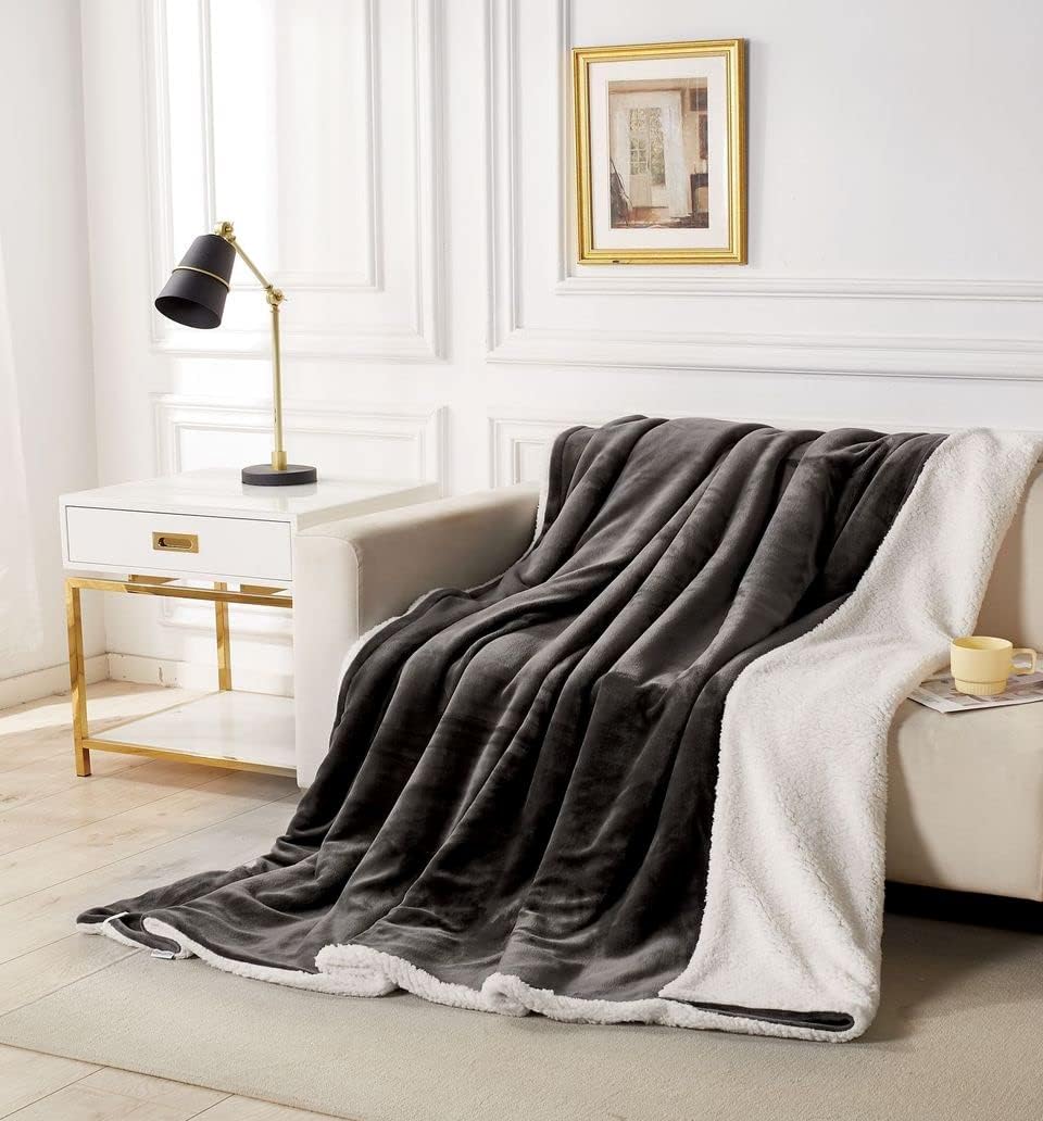 2-in-1 Teddy Sherpa Quilt Cover Set (Double Size - Charcoal) 3