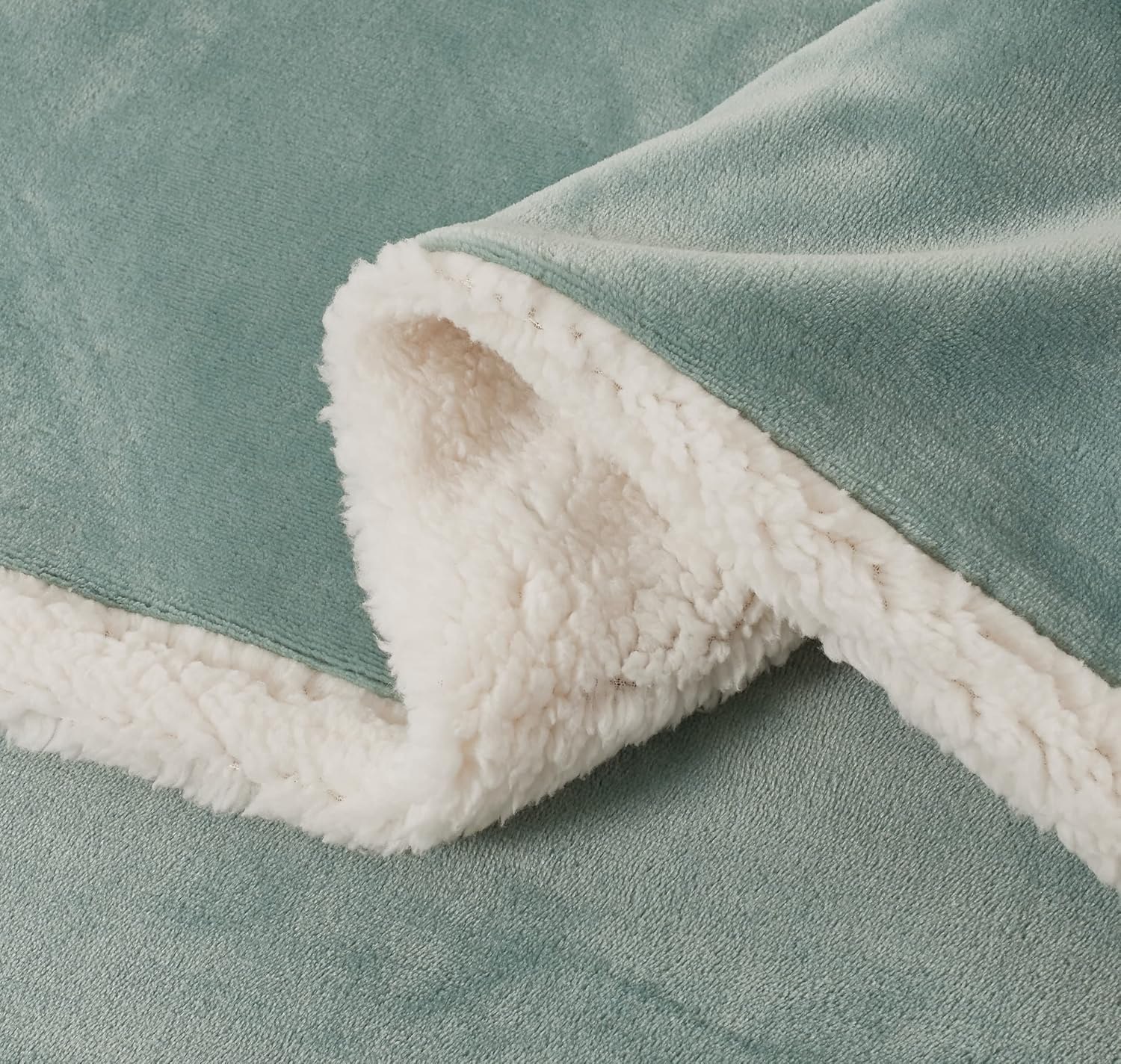 2-in-1 Teddy Sherpa Quilt Cover Set (Double Size - Sage Green) 5