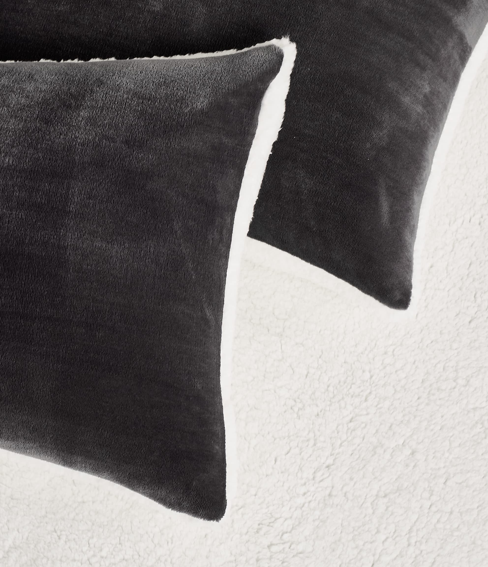 2-in-1 Teddy Sherpa Quilt Cover Set (Charcoal, Super King) 6