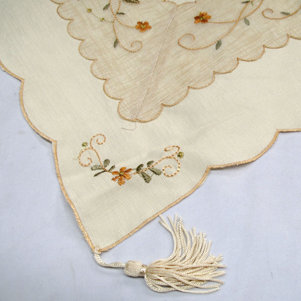 Set of 4 Embroidered Daisy Table Decorative Set 3