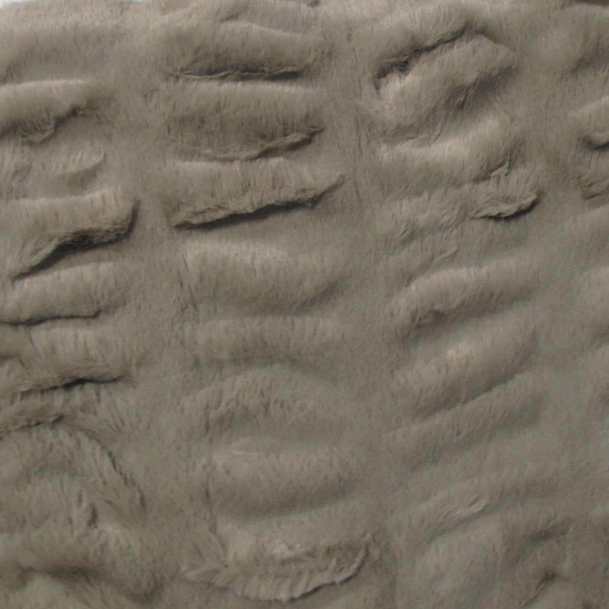 Harper Soft Ruched Pattern Faux Fur Throw Rug 127 x 152 cm Mocha 3