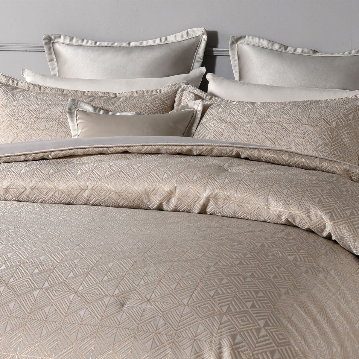 Bianca Bellagio Gold 6 Pcs Jacquard Geometric Comforter Set Super King 3