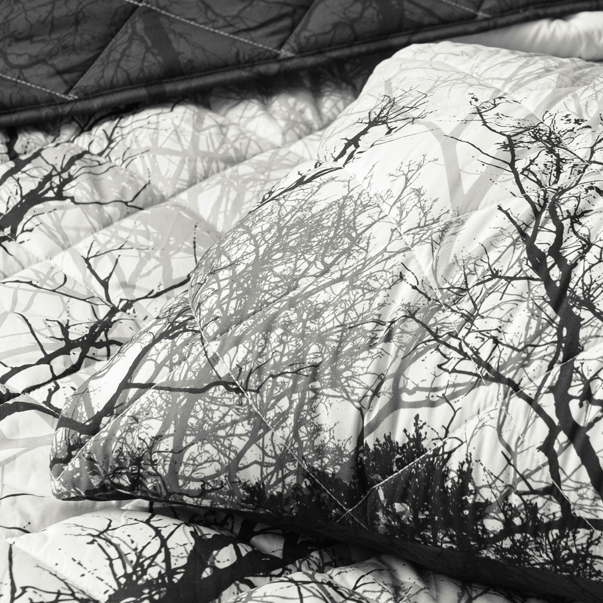 Bianca Boscage Black Forest Printed Quilted Polyester Coverlet Set Queen/King 4