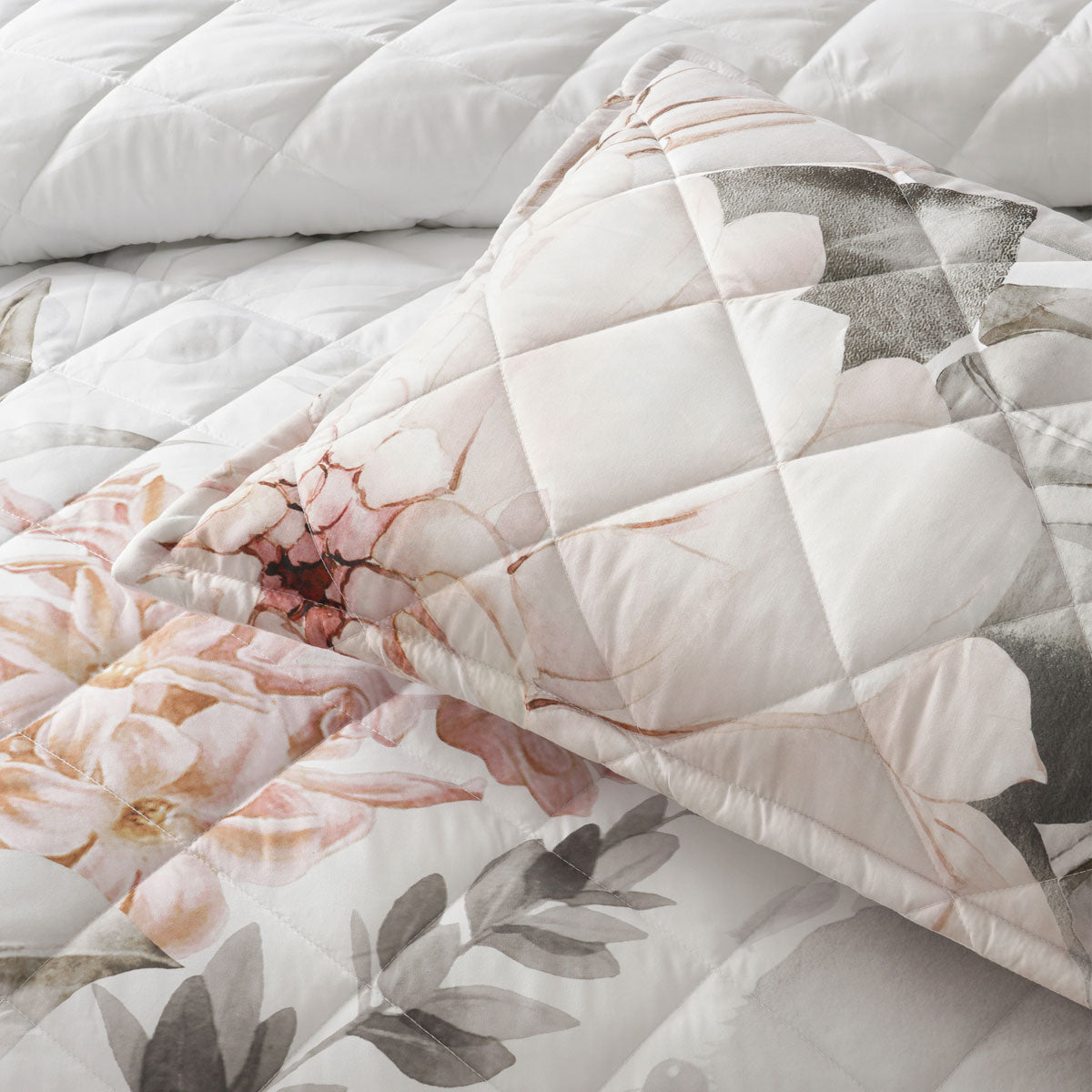 Bianca Giselle White Polyester Printed Floral Coverlet Set Queen/King 4