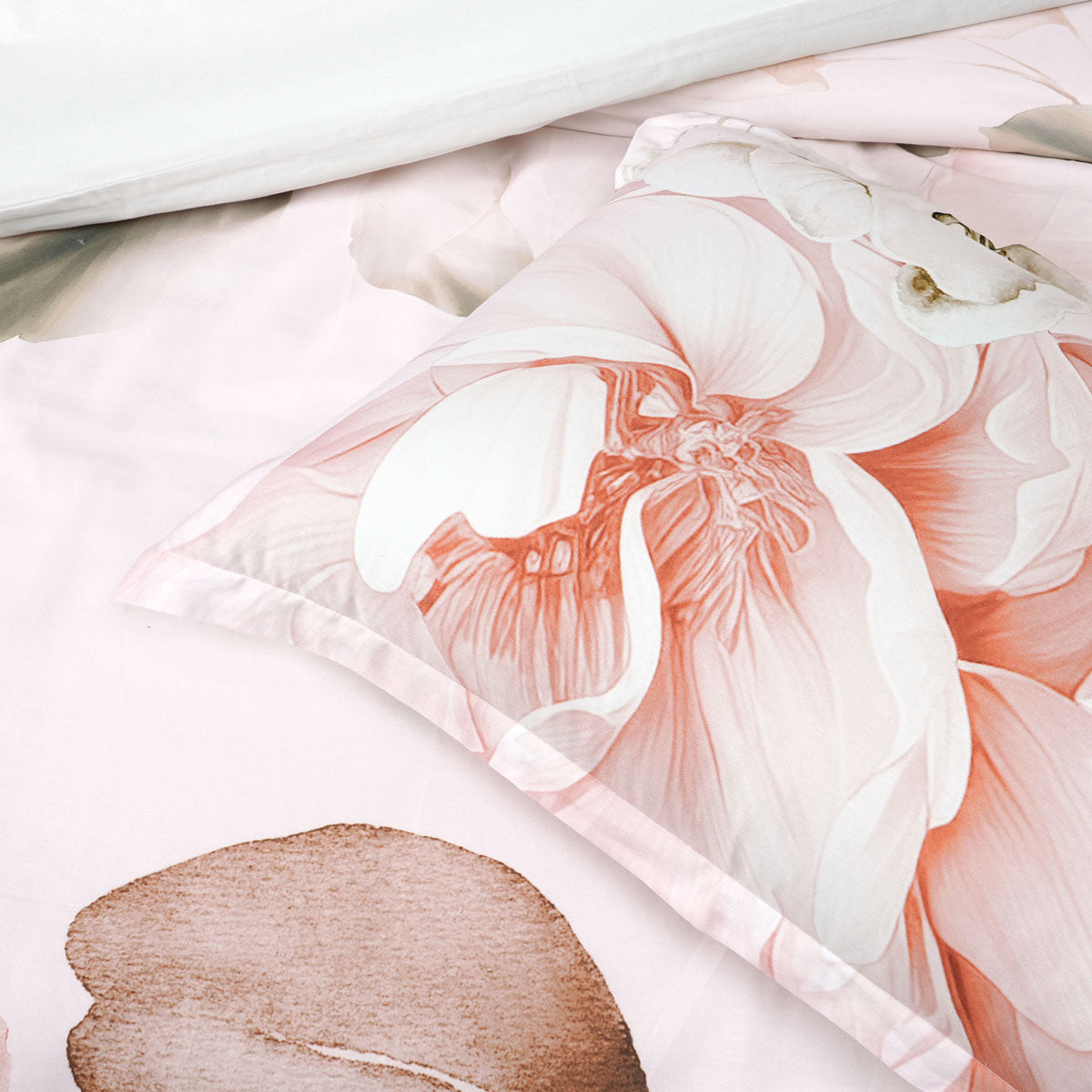 Bianca Layla White Floral Printed Cotton Sateen Quilt Cover Set Super King 4