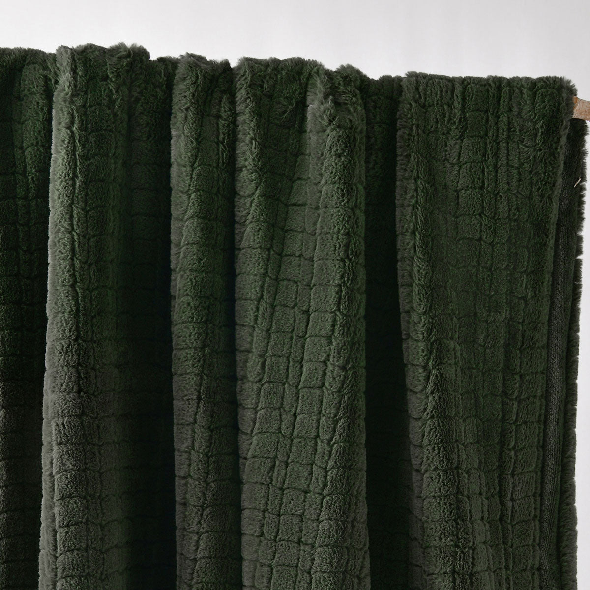 Bianca Tambar Forest Green Faux Fur Throw Rug 130 x 170 cm 3