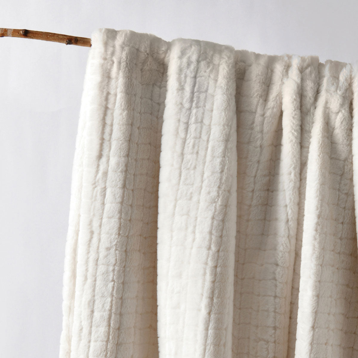 Bianca Tambar Natural Faux Fur Throw Rug 130 x 170 cm 3