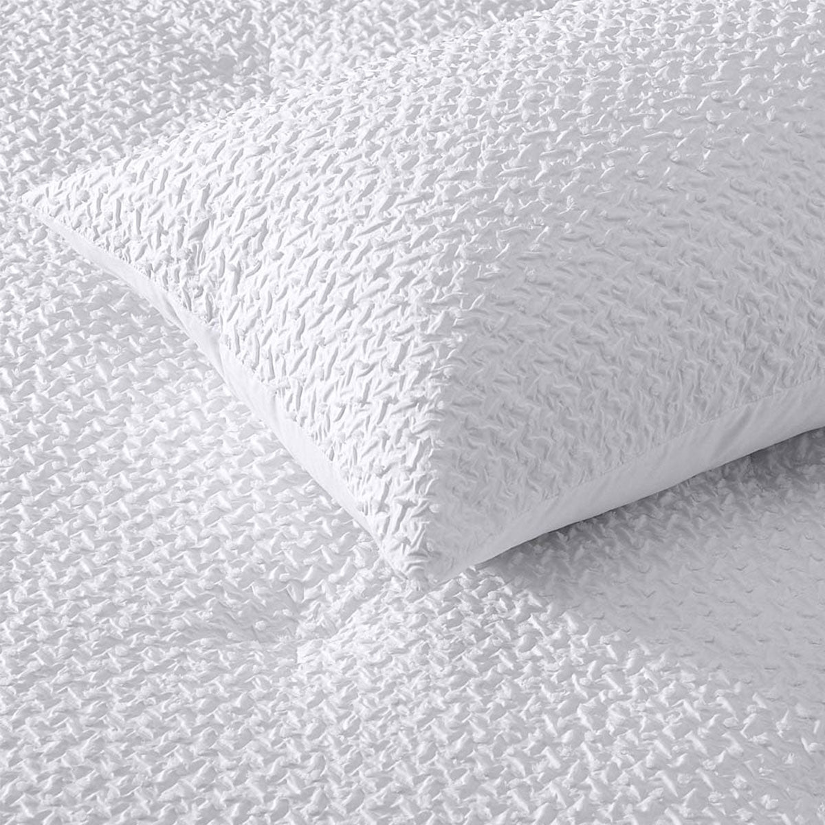 Accessorize Dotty Clip White 3 Piece Jacquard Comforter Set Queen 3