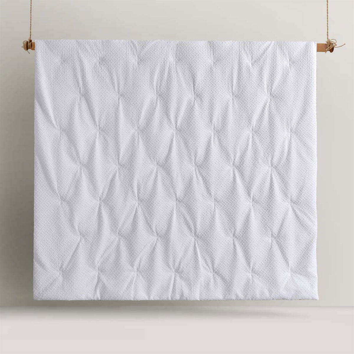 Accessorize Dotty Clip White 3 Piece Jacquard Comforter Set Queen 5