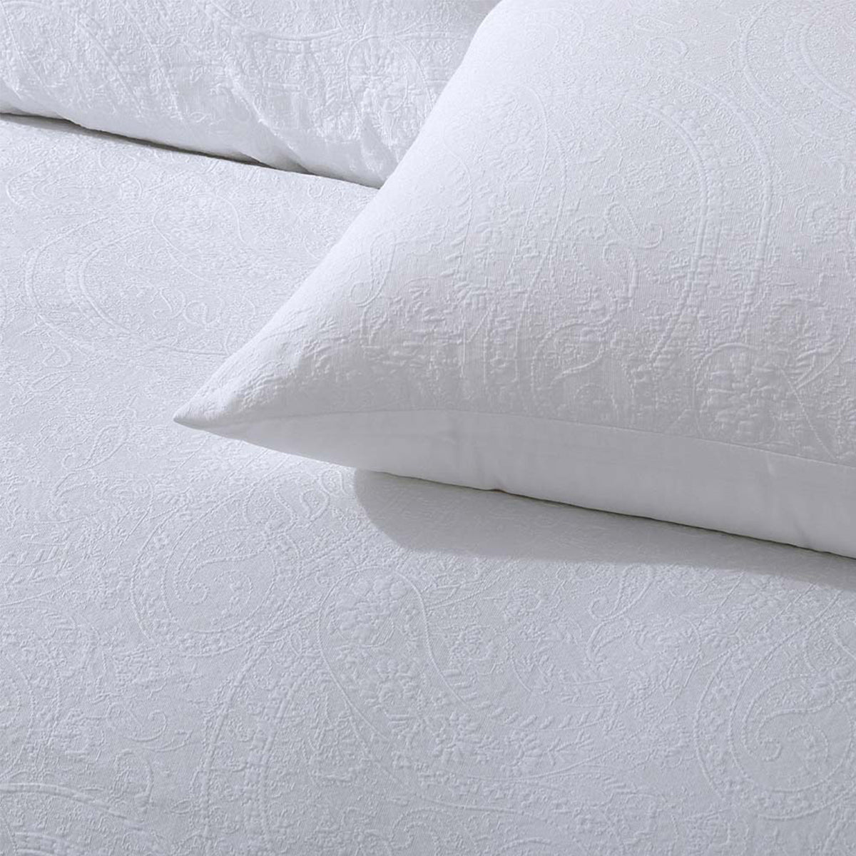 Accessorize Elma White Jacquard Quilt Cover Set King 3